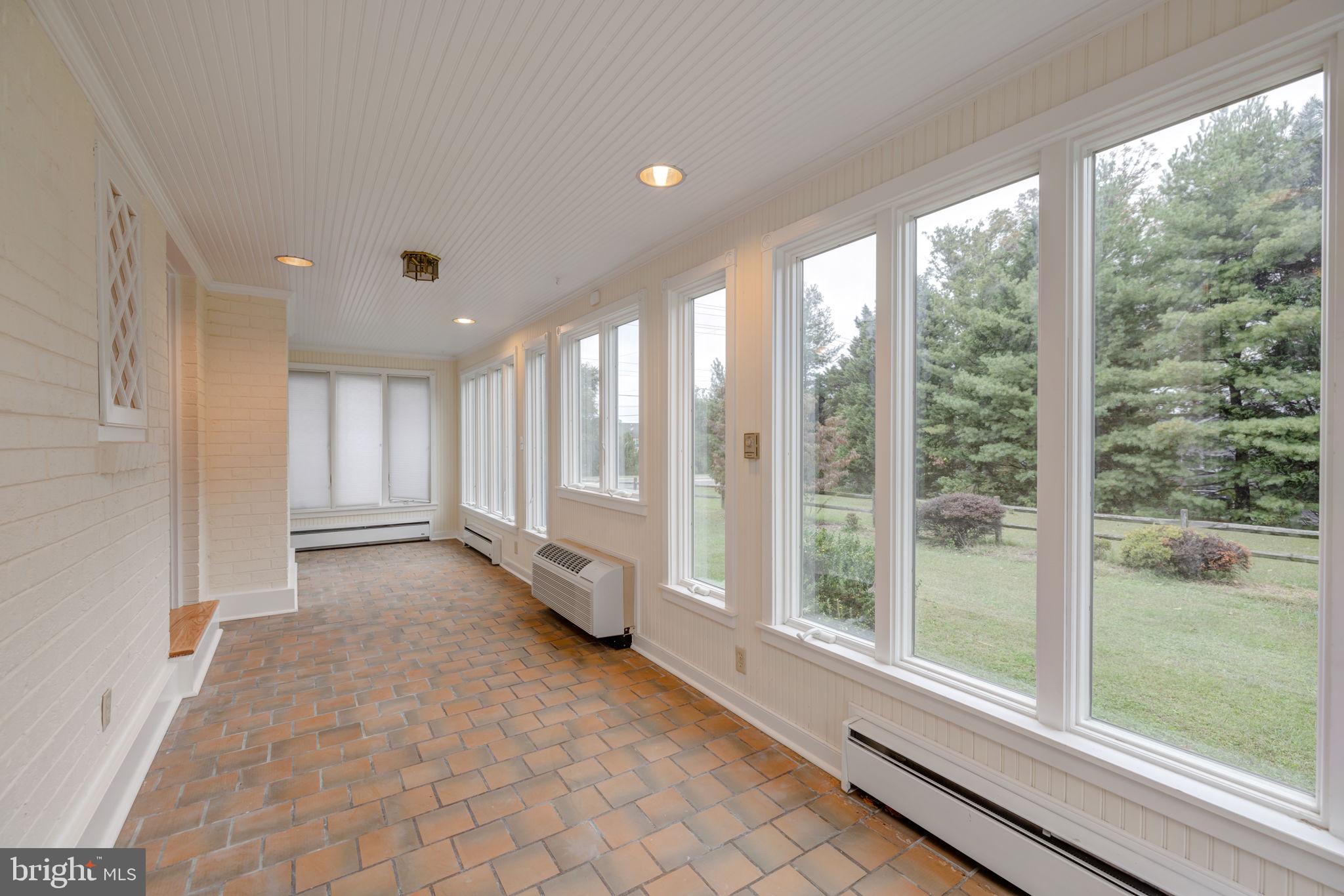 AUTUMN CHASE HUNT - Residential Lease