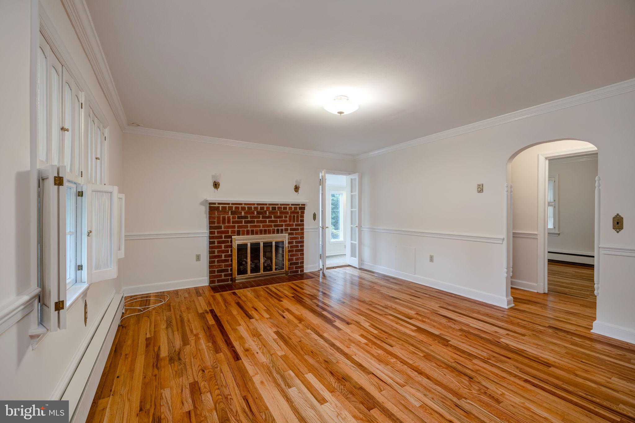 AUTUMN CHASE HUNT - Residential Lease