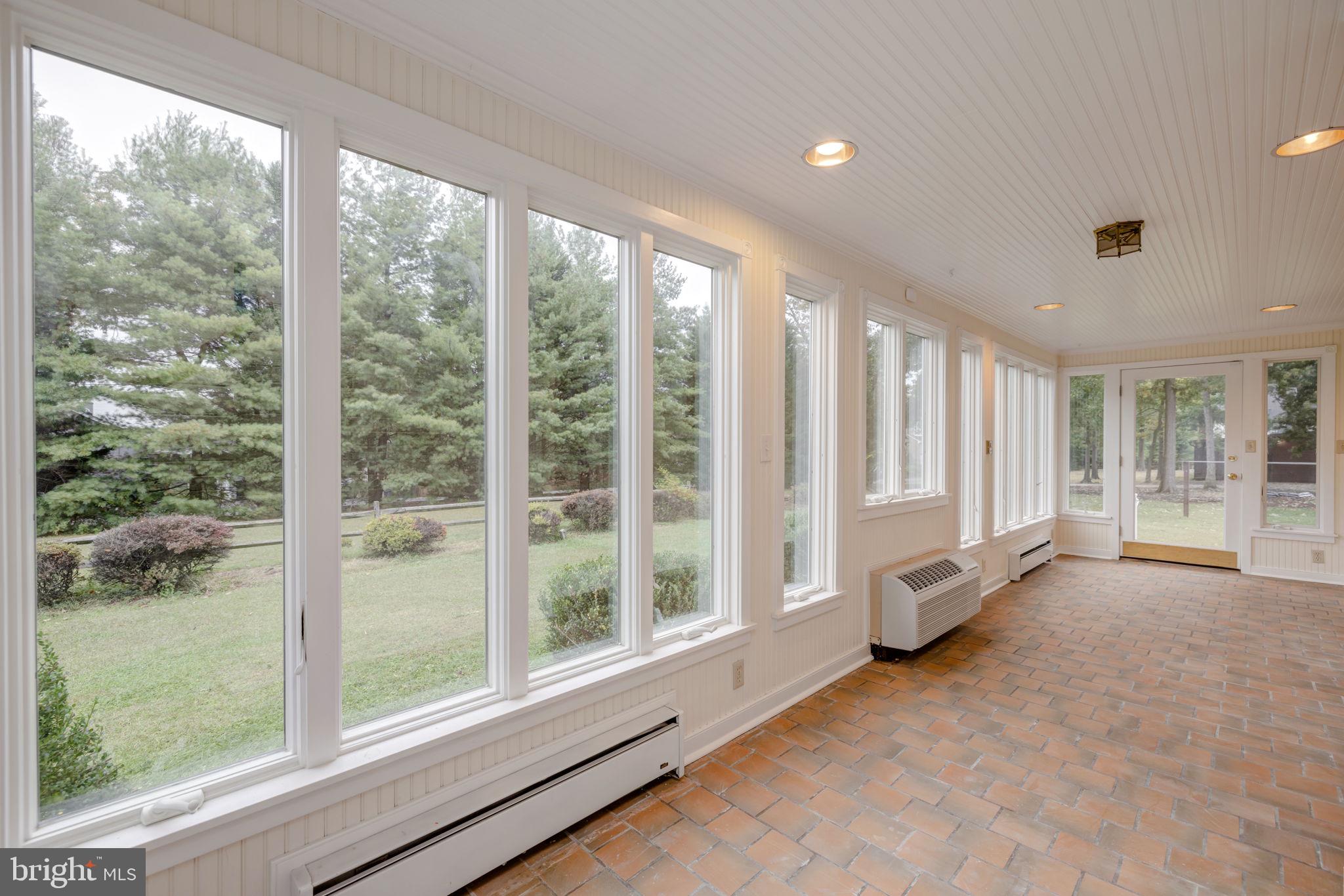 AUTUMN CHASE HUNT - Residential Lease