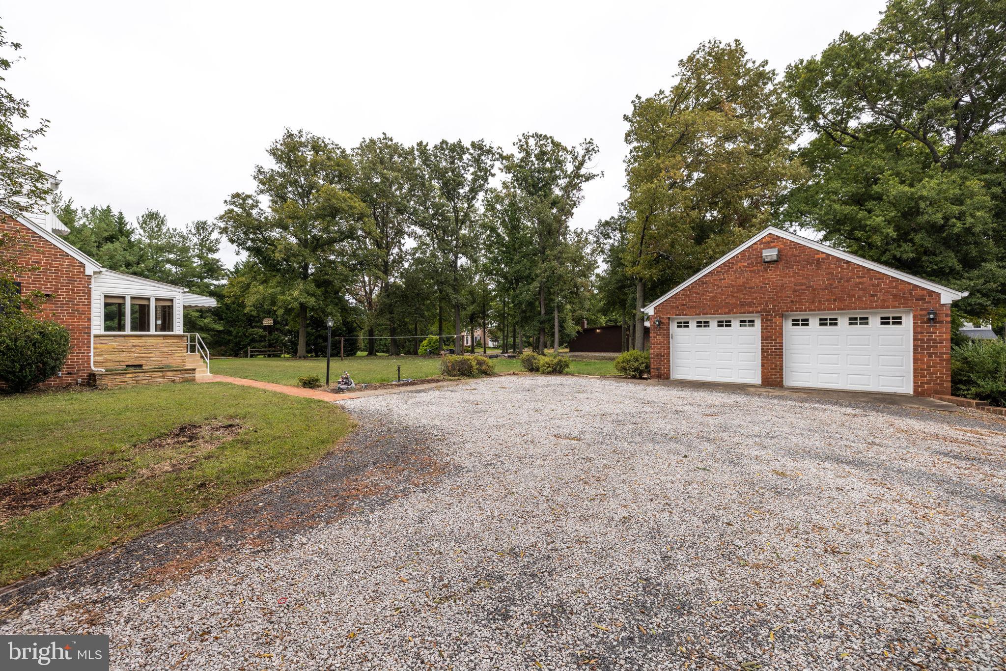 AUTUMN CHASE HUNT - Residential Lease