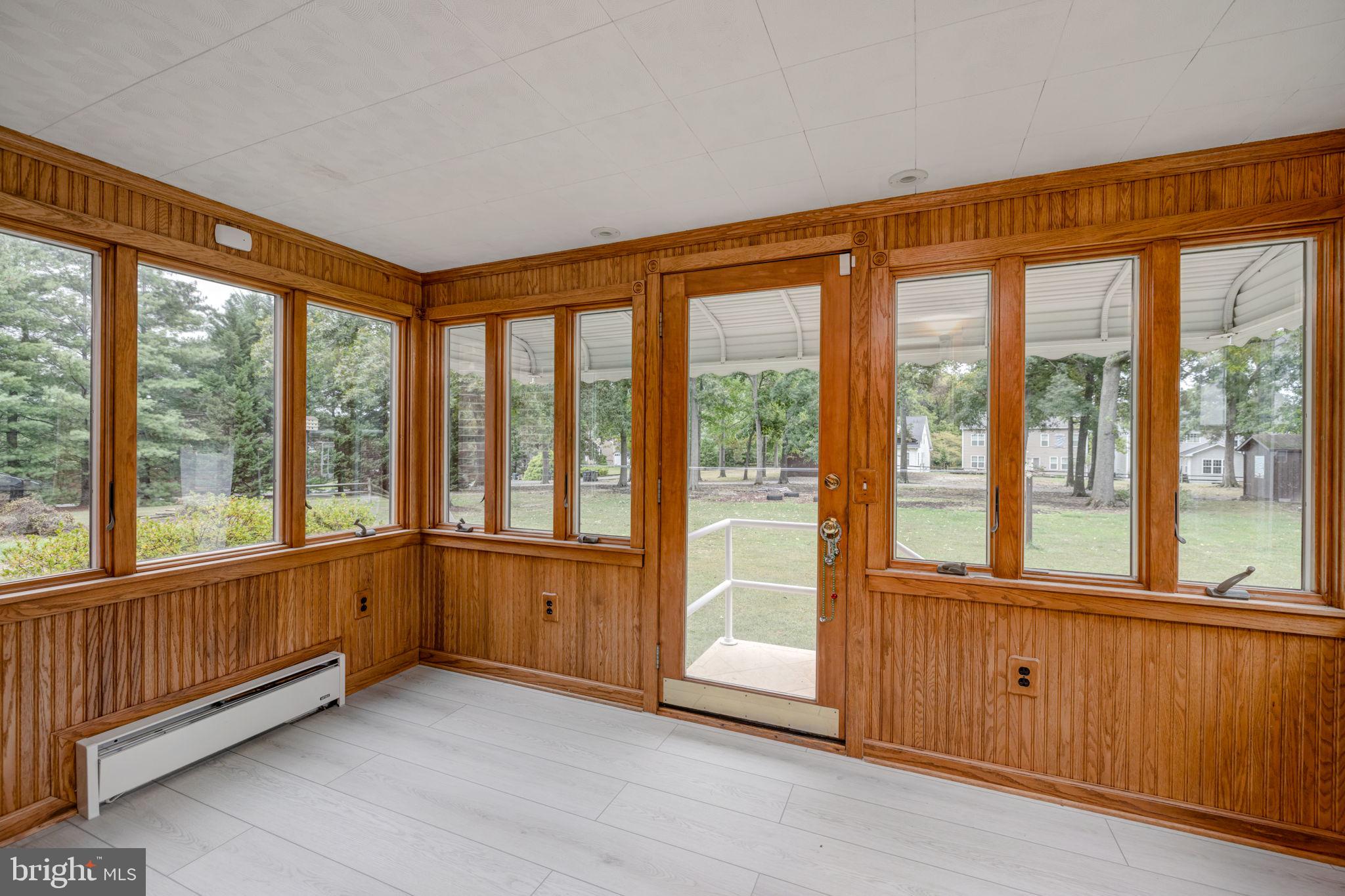 AUTUMN CHASE HUNT - Residential Lease