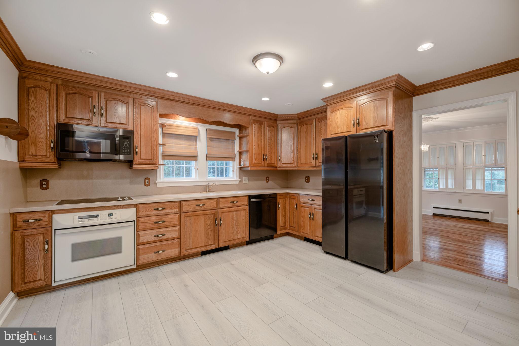 AUTUMN CHASE HUNT - Residential Lease