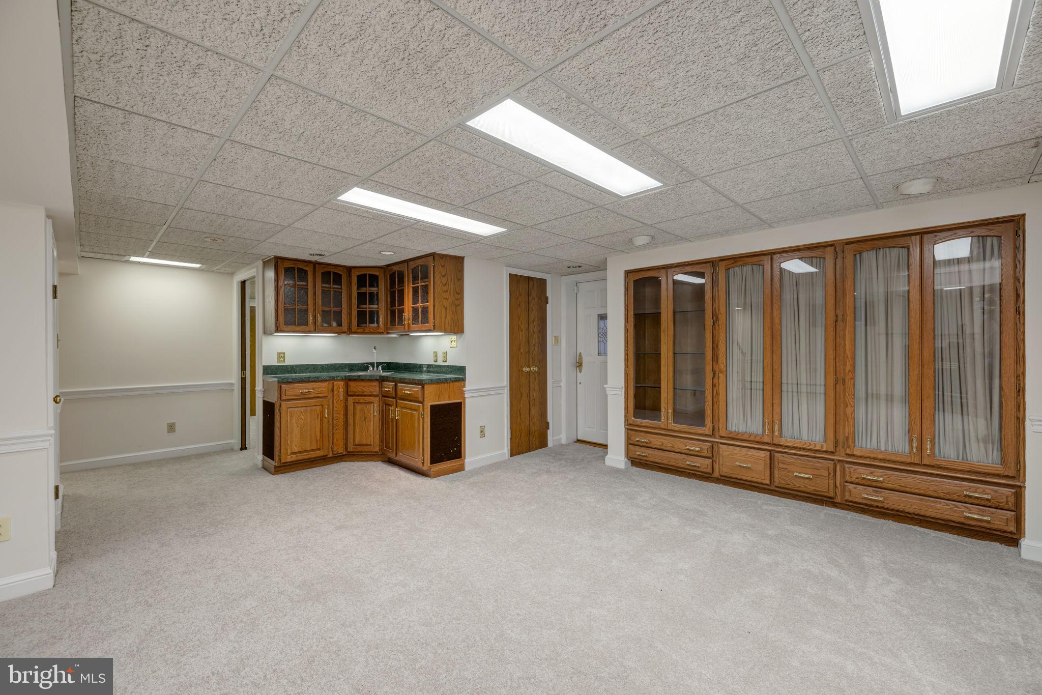 AUTUMN CHASE HUNT - Residential Lease