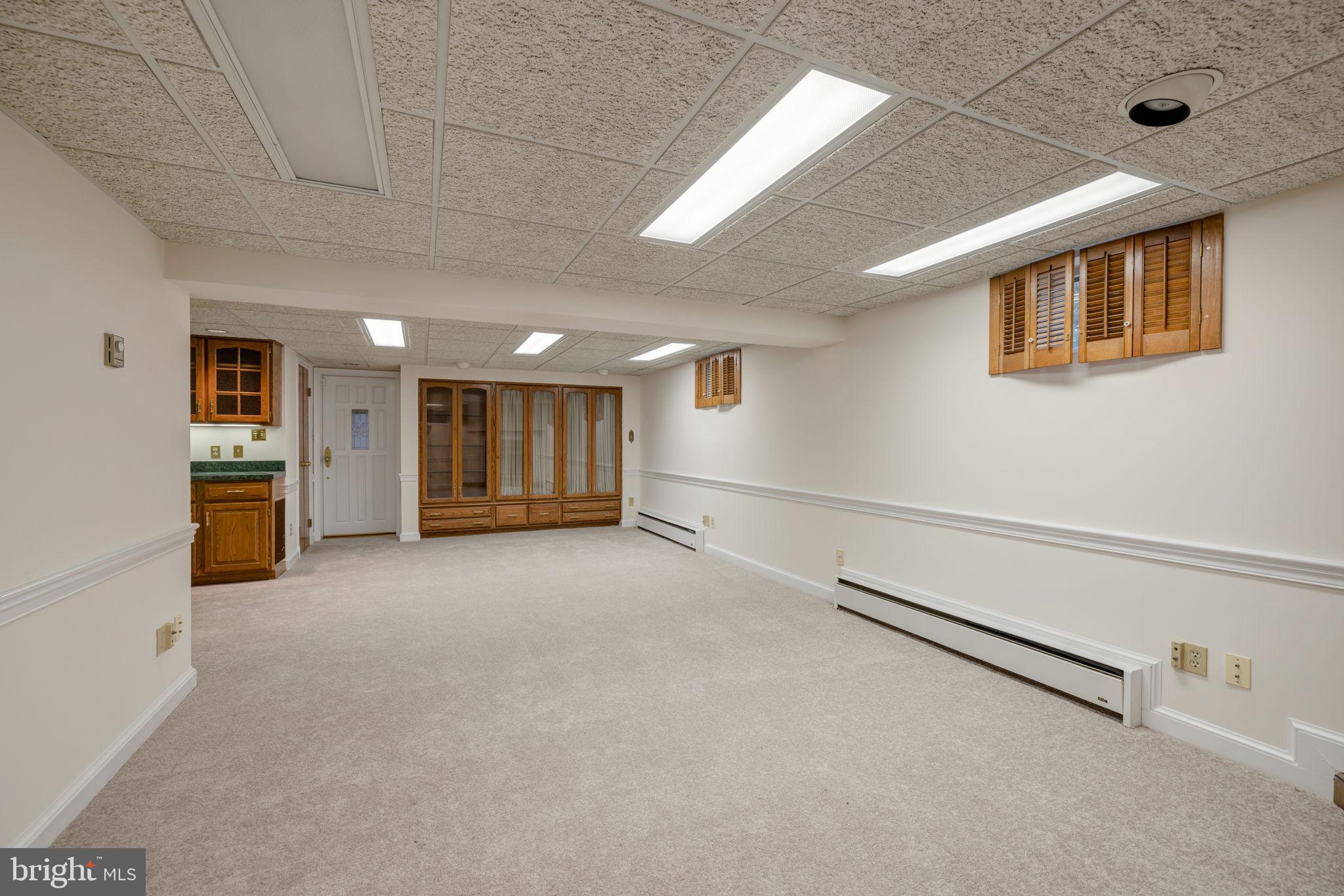 AUTUMN CHASE HUNT - Residential Lease