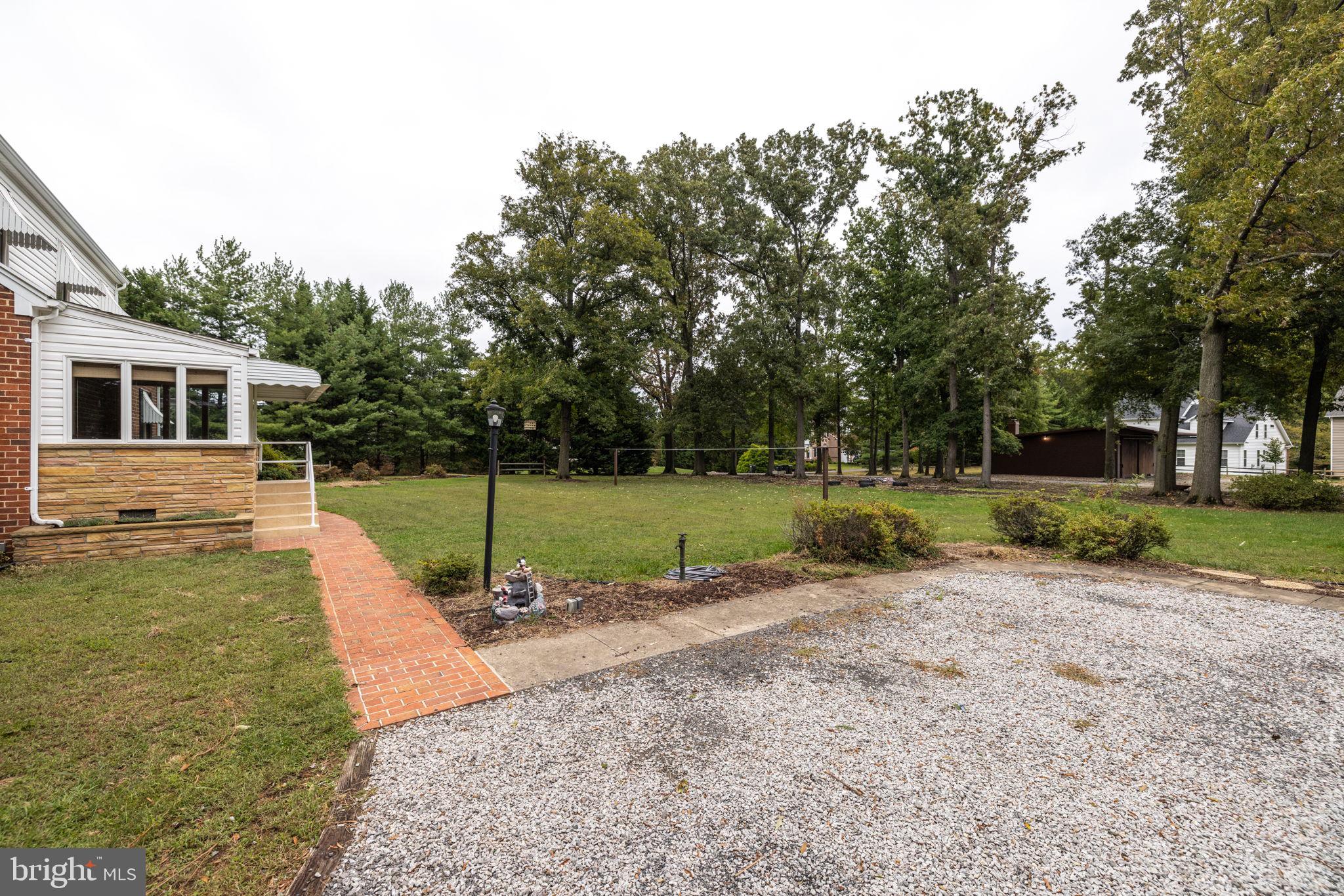 AUTUMN CHASE HUNT - Residential Lease