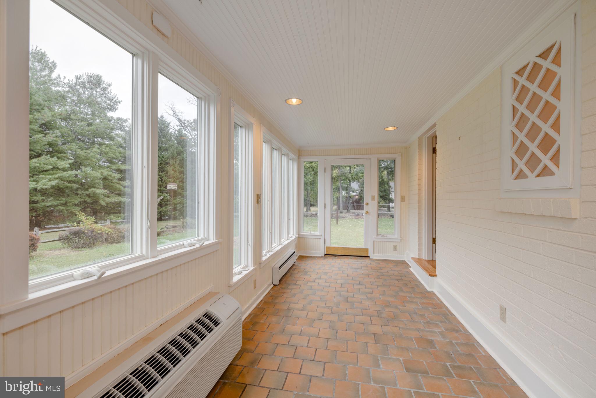 AUTUMN CHASE HUNT - Residential Lease