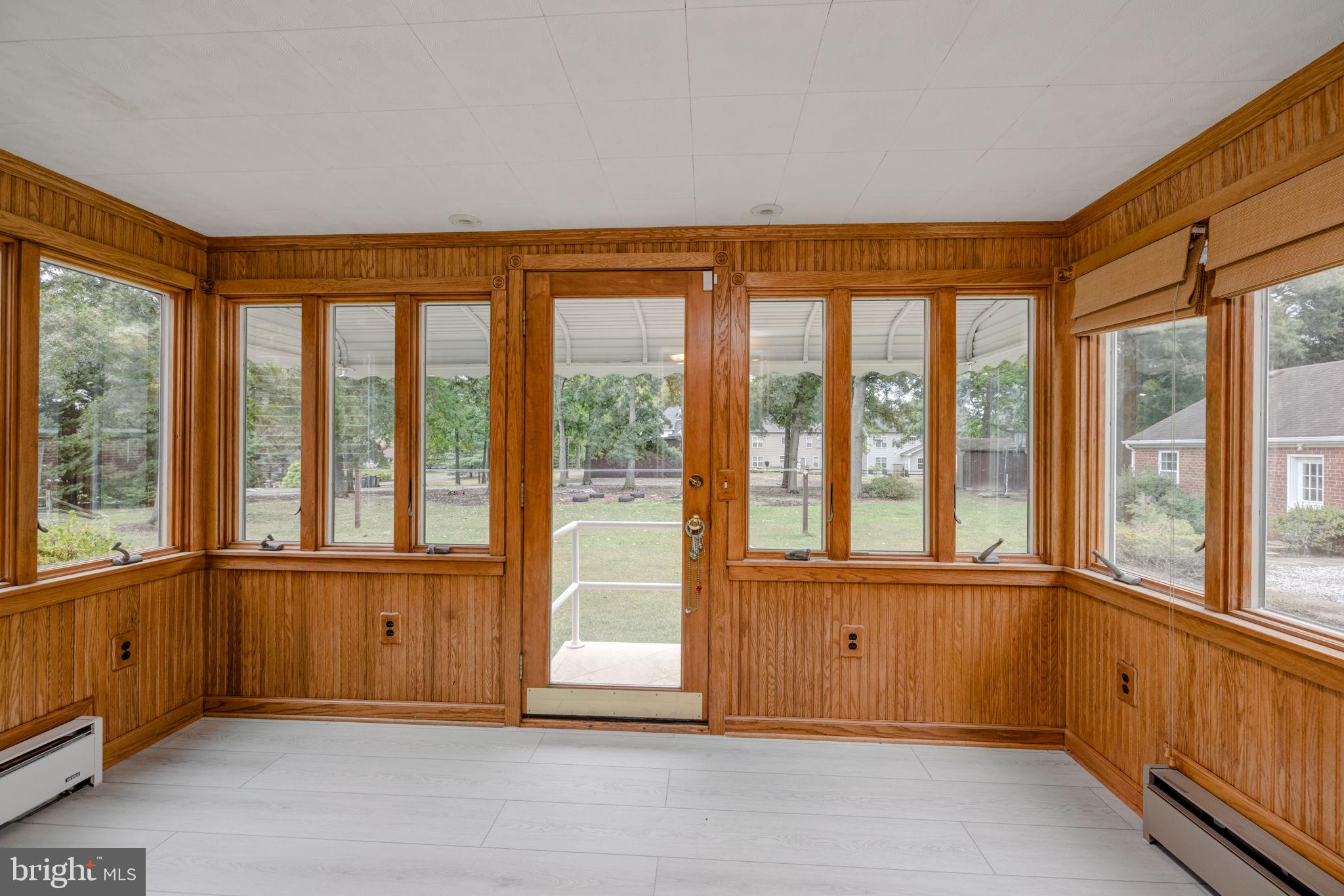 AUTUMN CHASE HUNT - Residential Lease