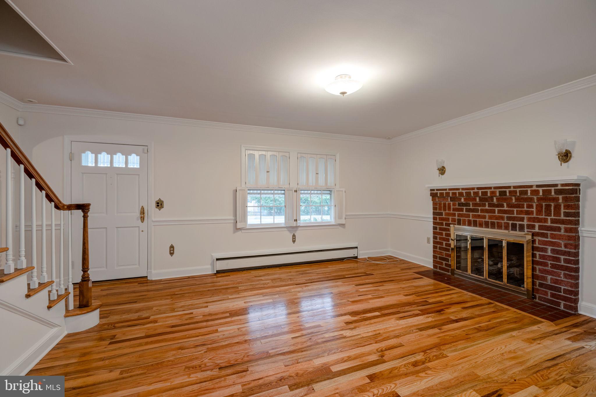 AUTUMN CHASE HUNT - Residential Lease