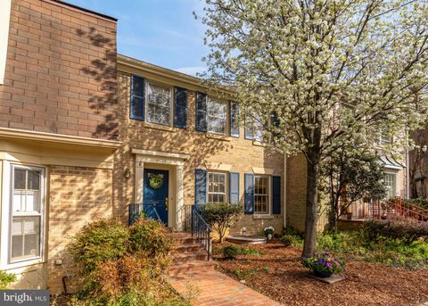 Photo of 4629 4th Road N, ARLINGTON, VA 22203 (MLS # VAAR2071060)