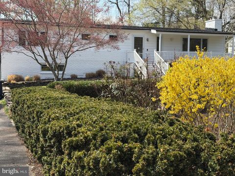 822 WALKER ROAD GREAT FALLS VA 22066