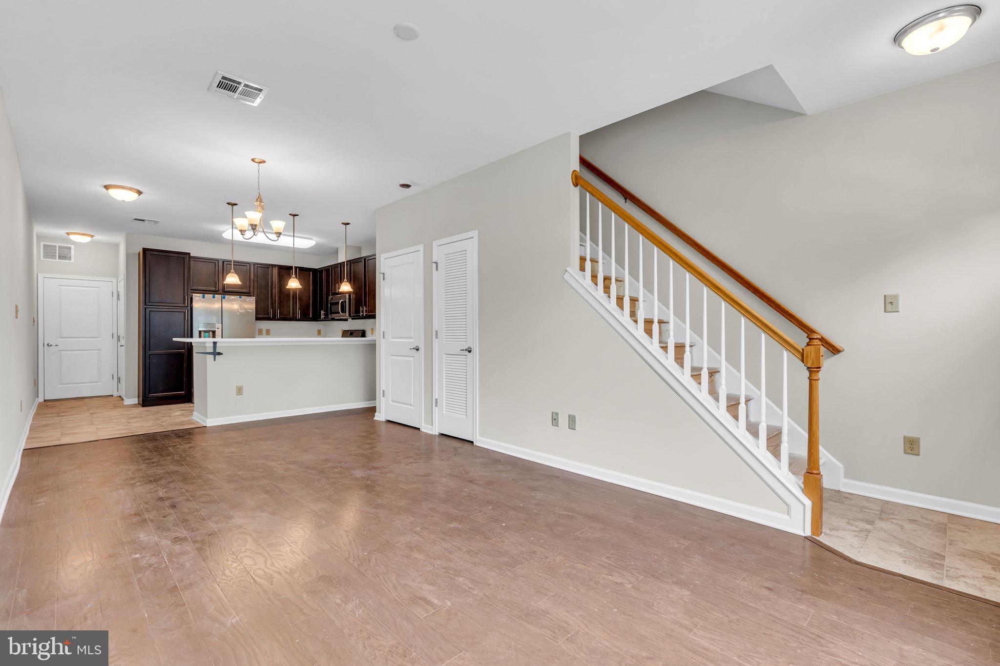 3 ROWAND WAY E