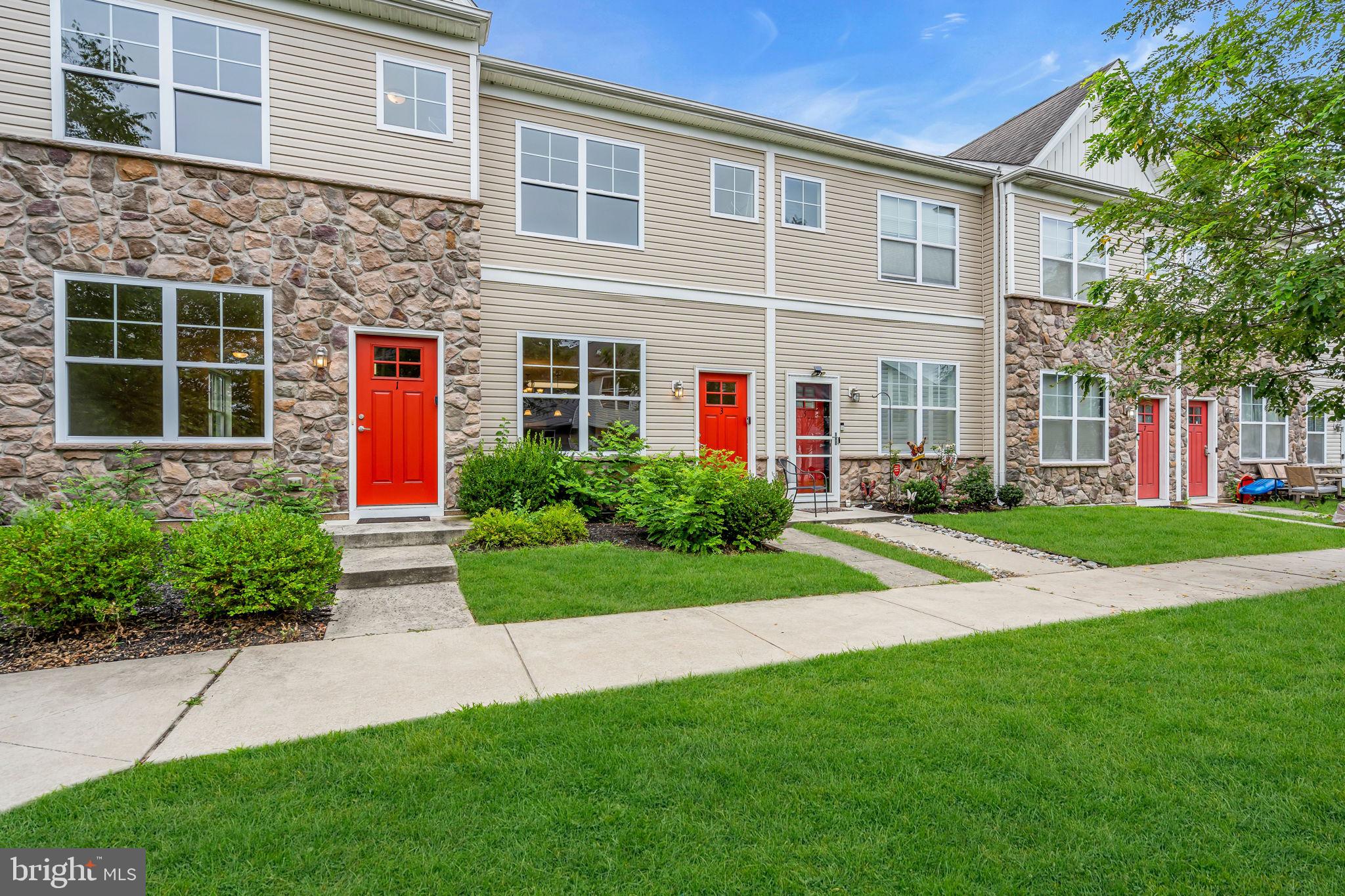 3 ROWAND WAY E
