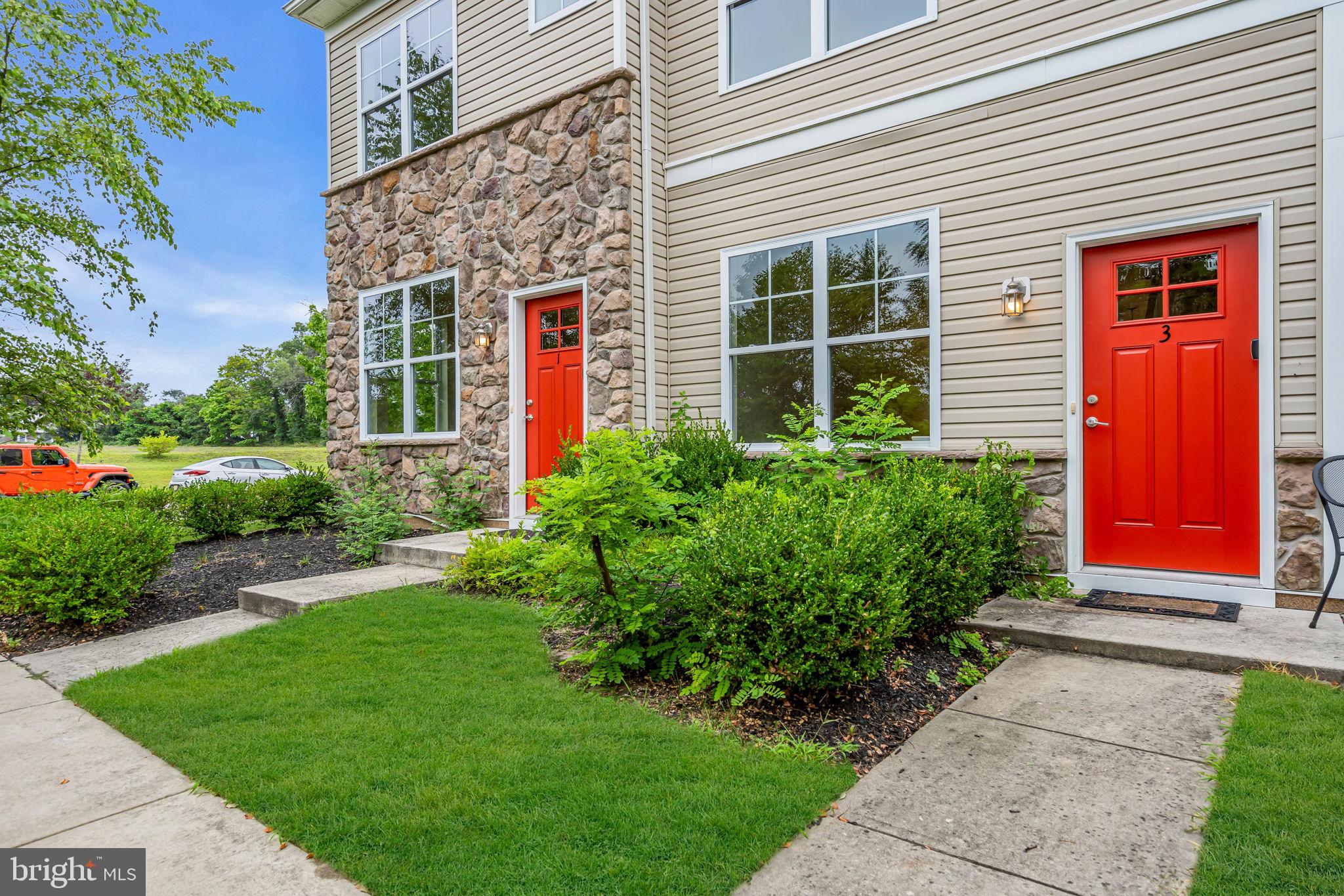 3 ROWAND WAY E