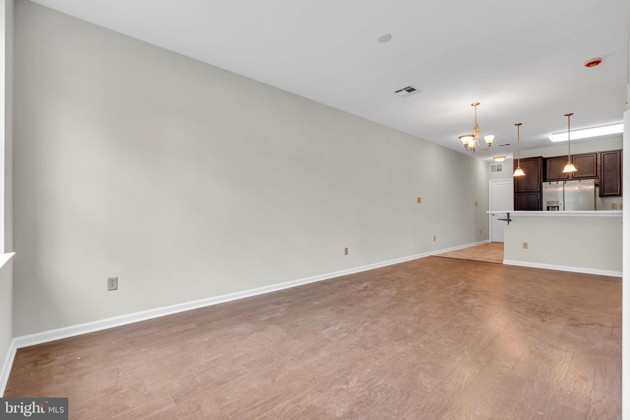 3 ROWAND WAY E