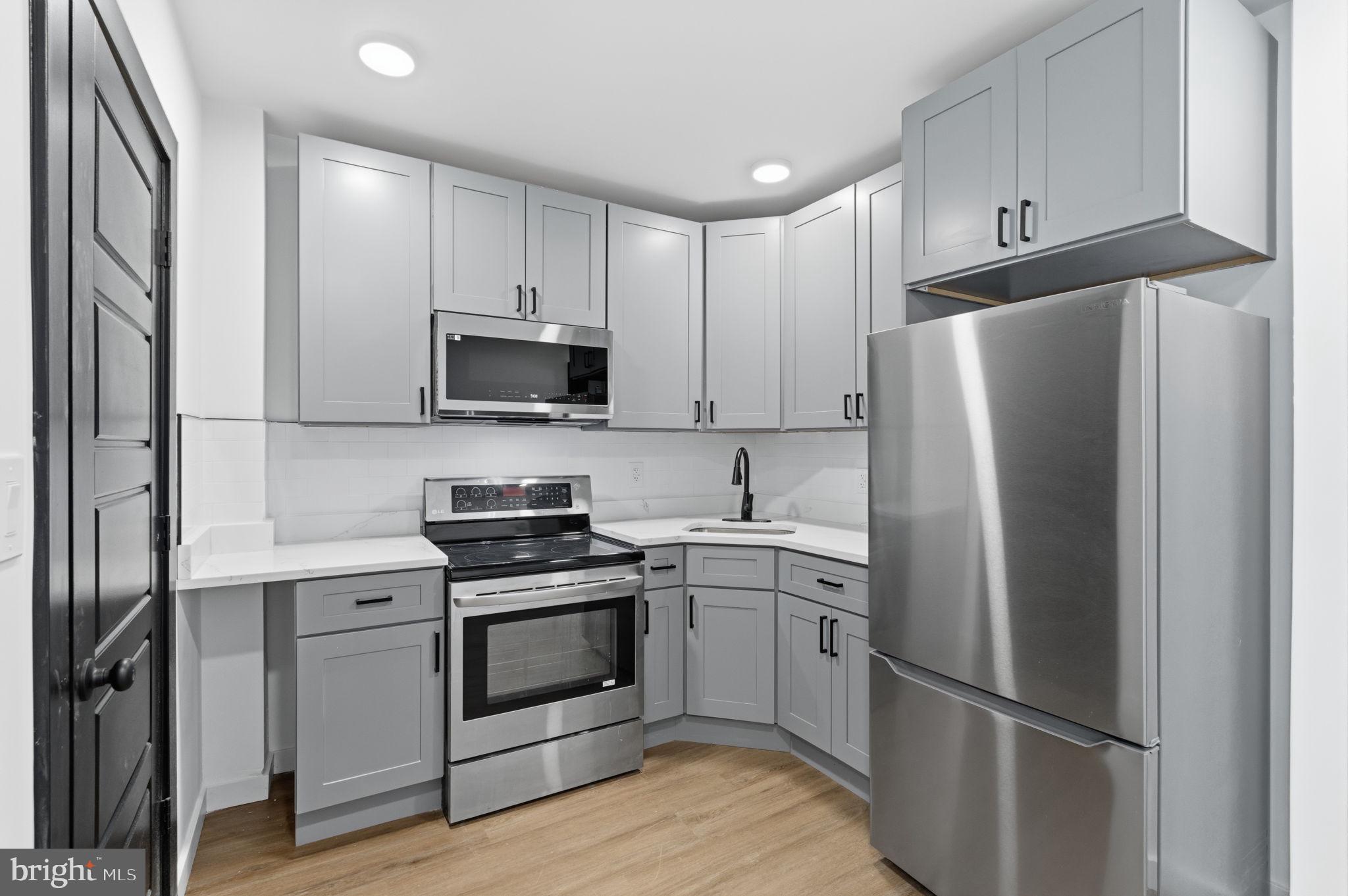 ELMWOOD PARK - Residential