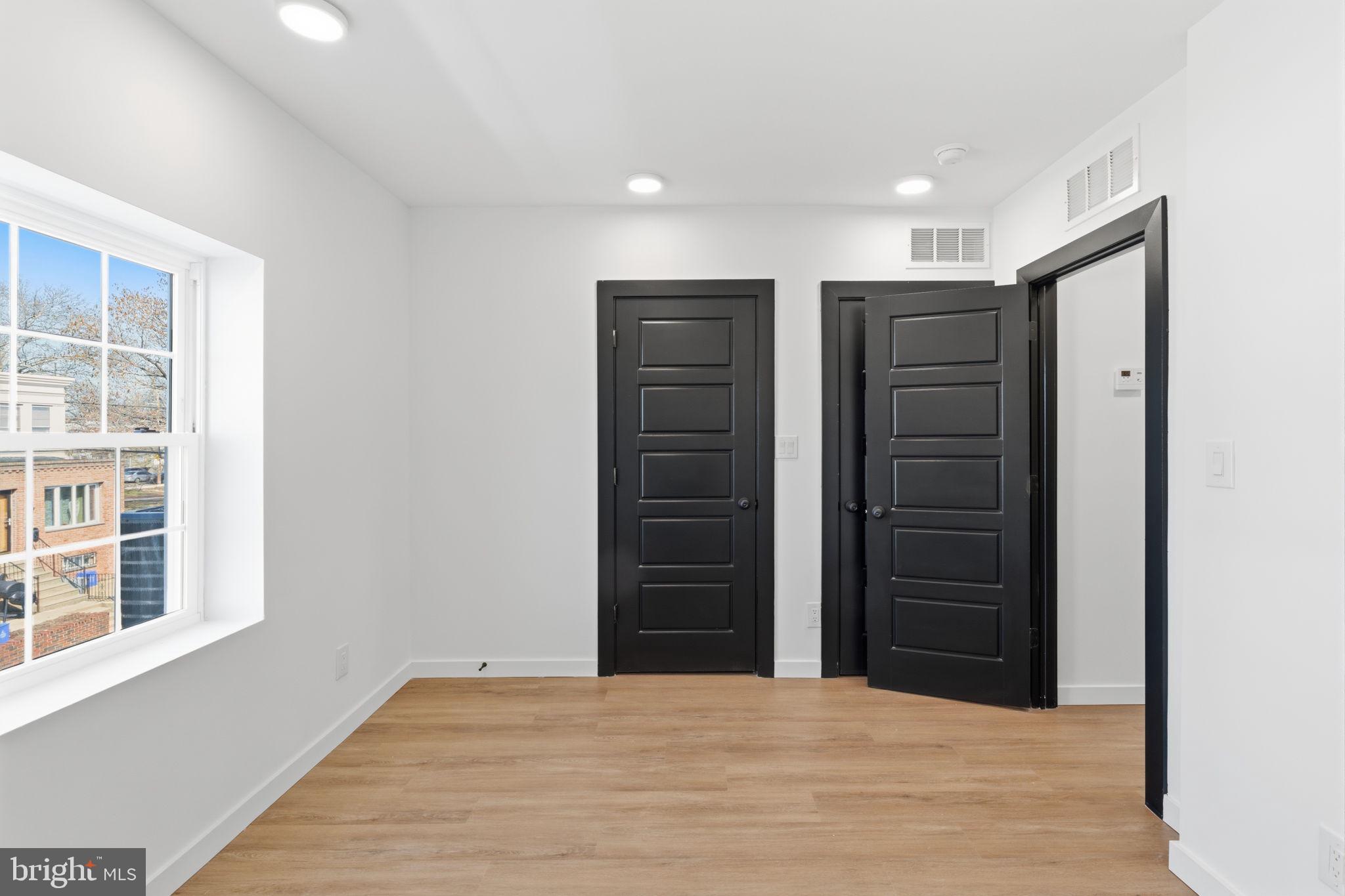 ELMWOOD PARK - Residential