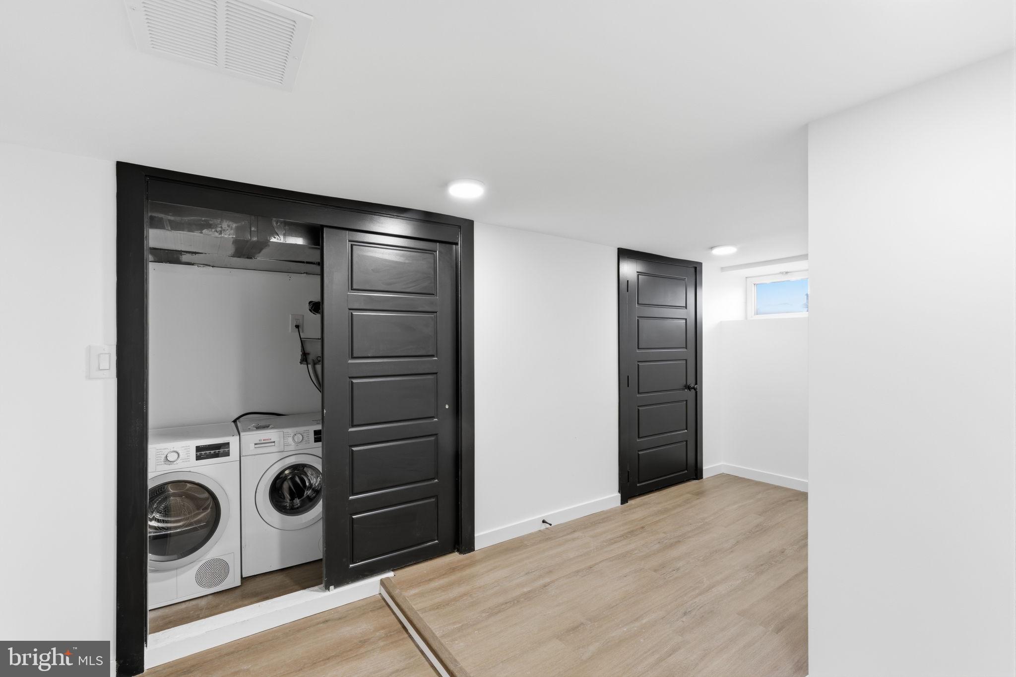 ELMWOOD PARK - Residential