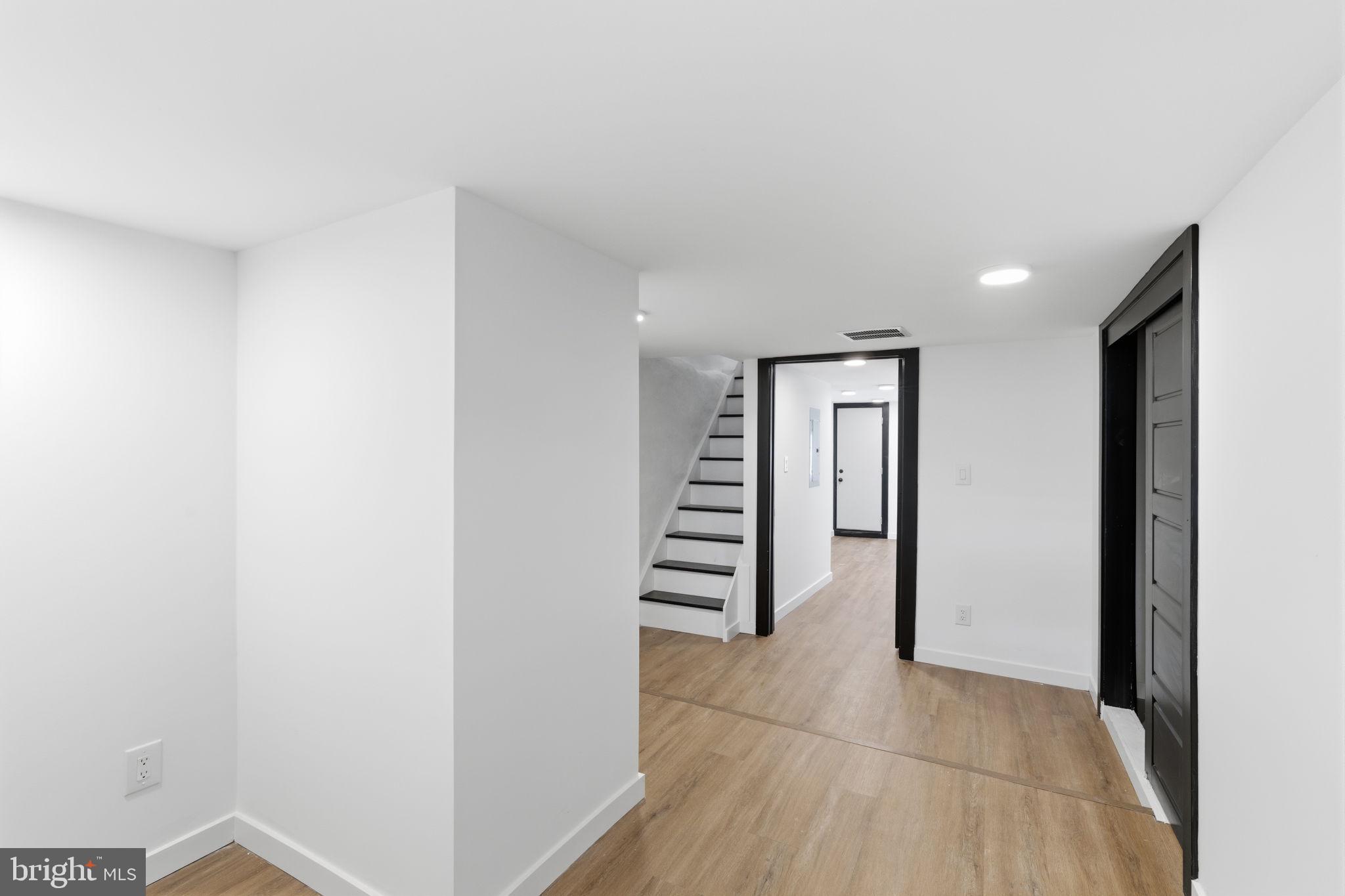 ELMWOOD PARK - Residential