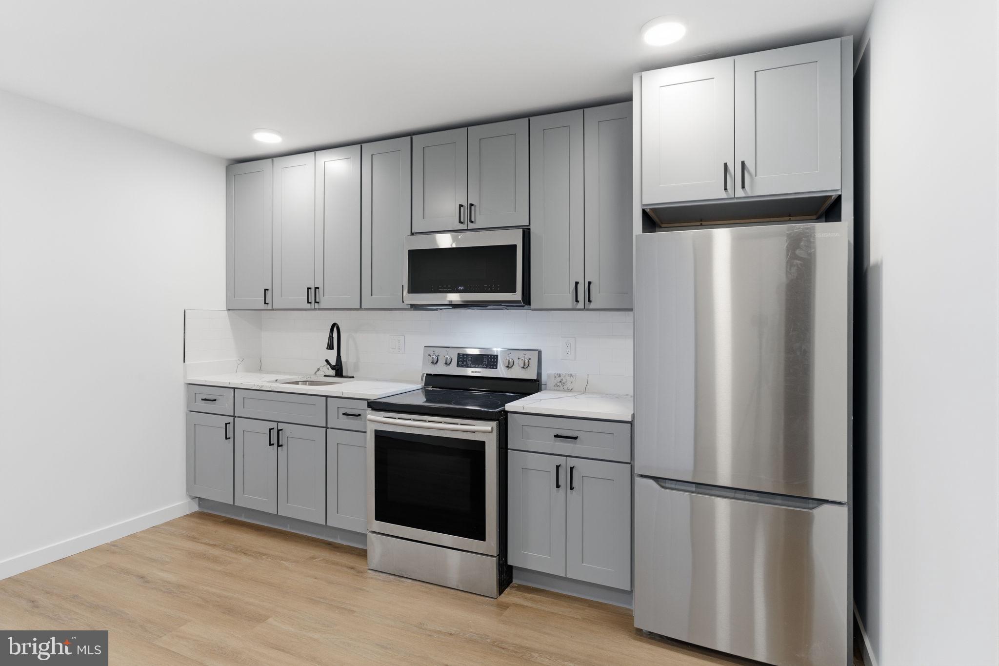 ELMWOOD PARK - Residential