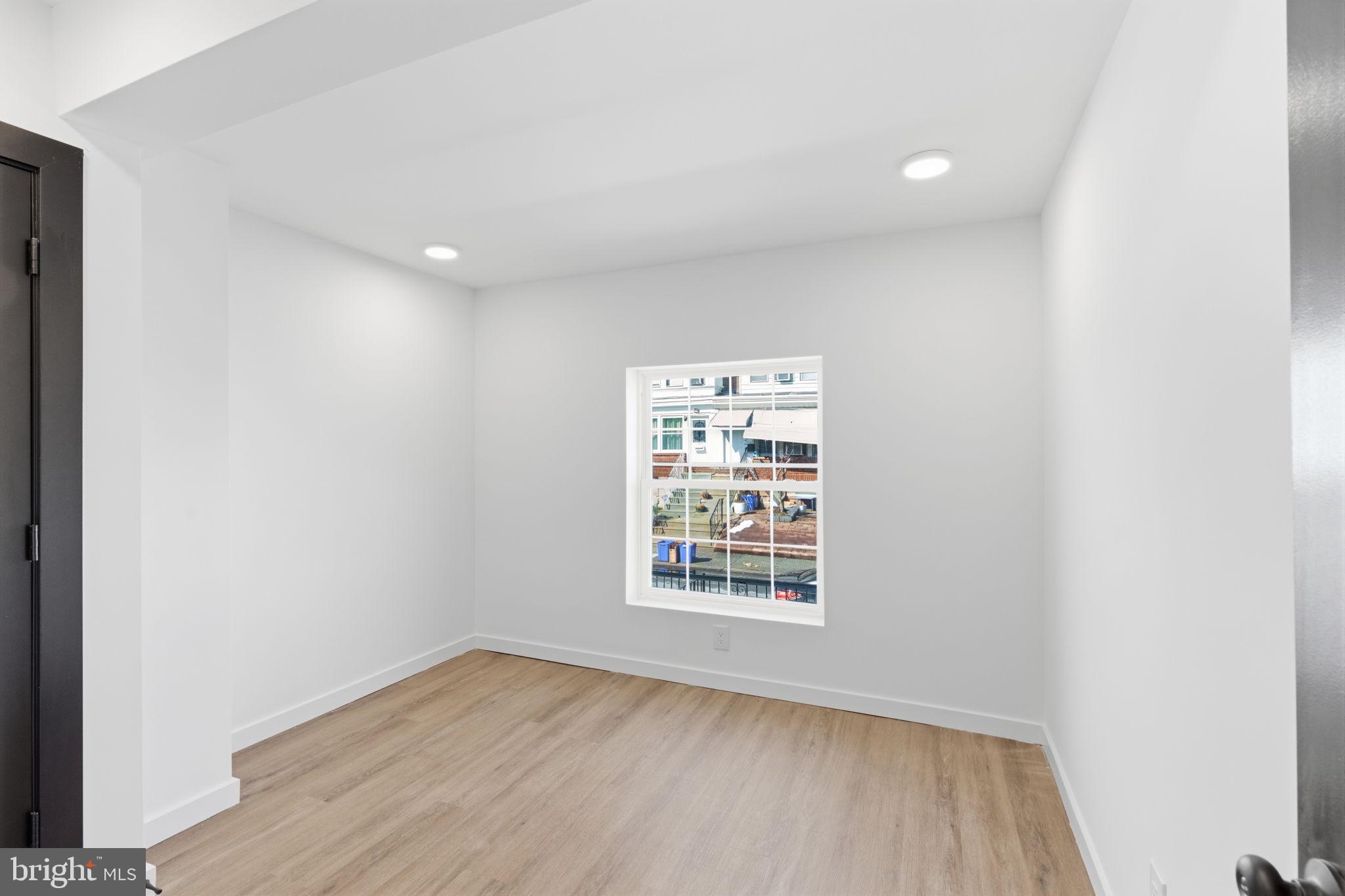 ELMWOOD PARK - Residential