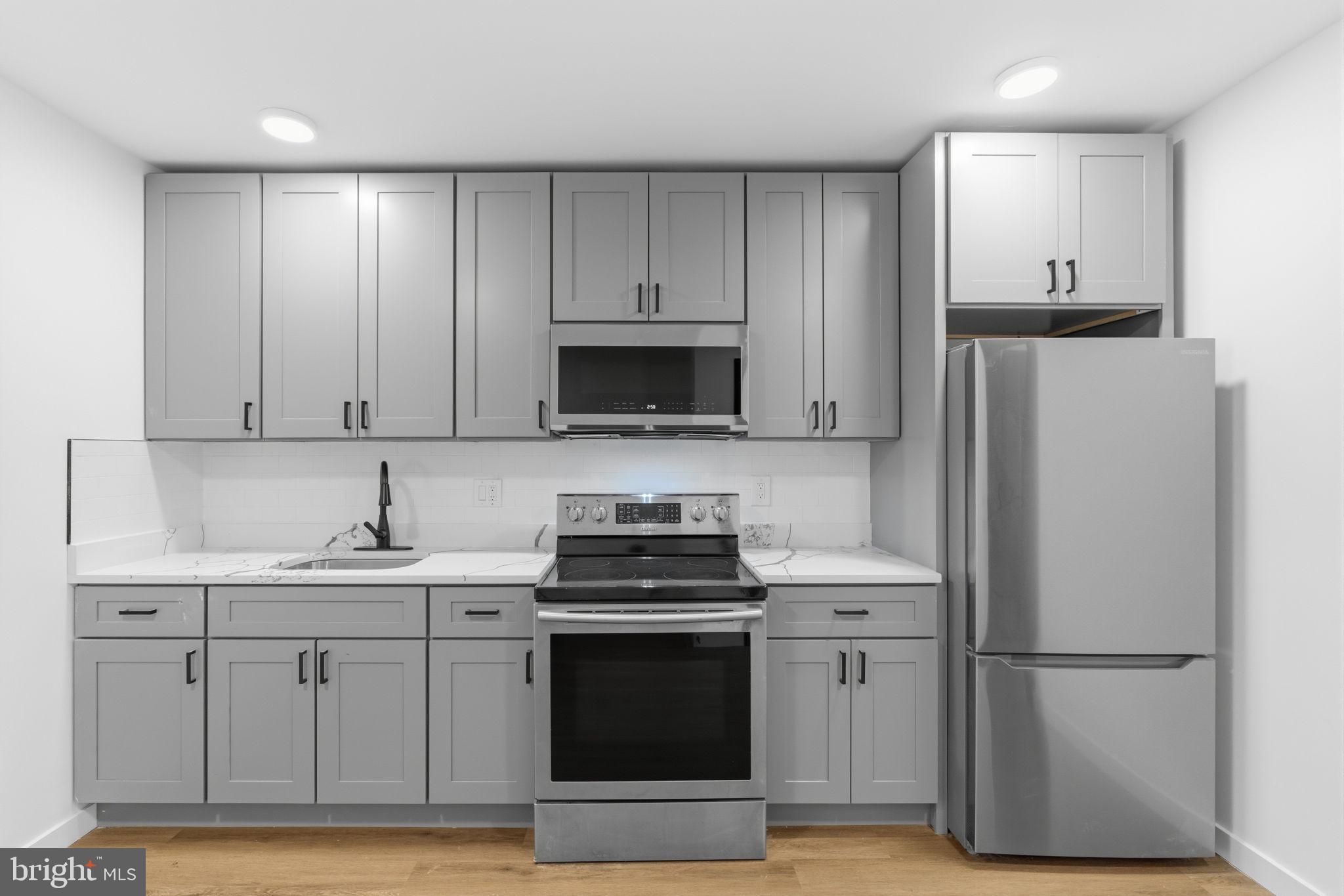 ELMWOOD PARK - Residential