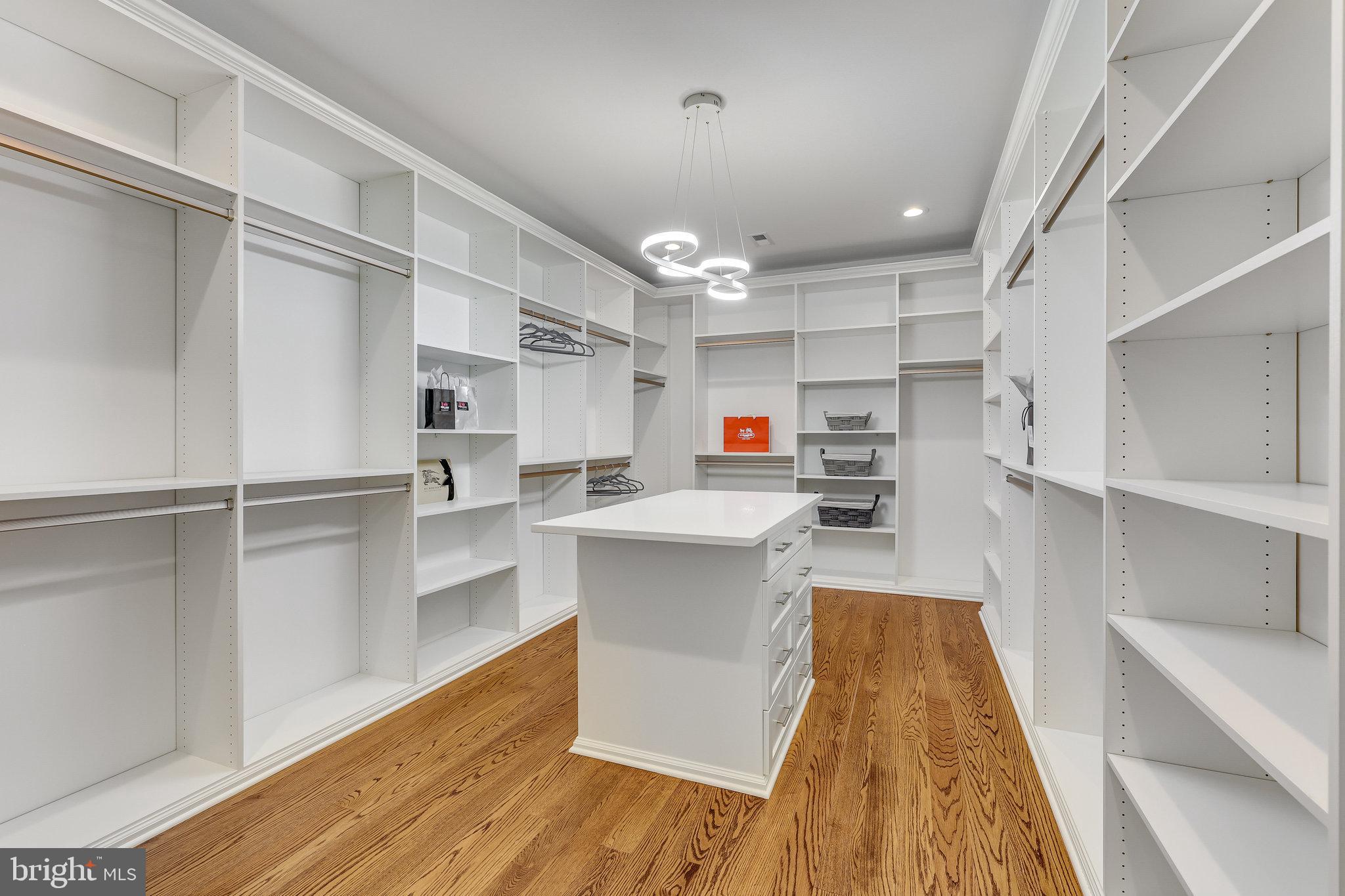 ROSEMONT - Residential