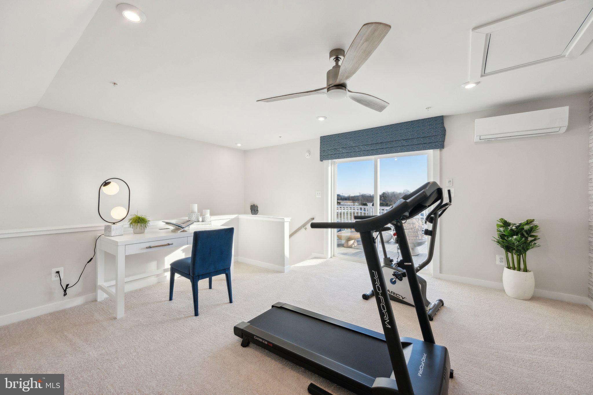 GATEWAY WEST - Residential