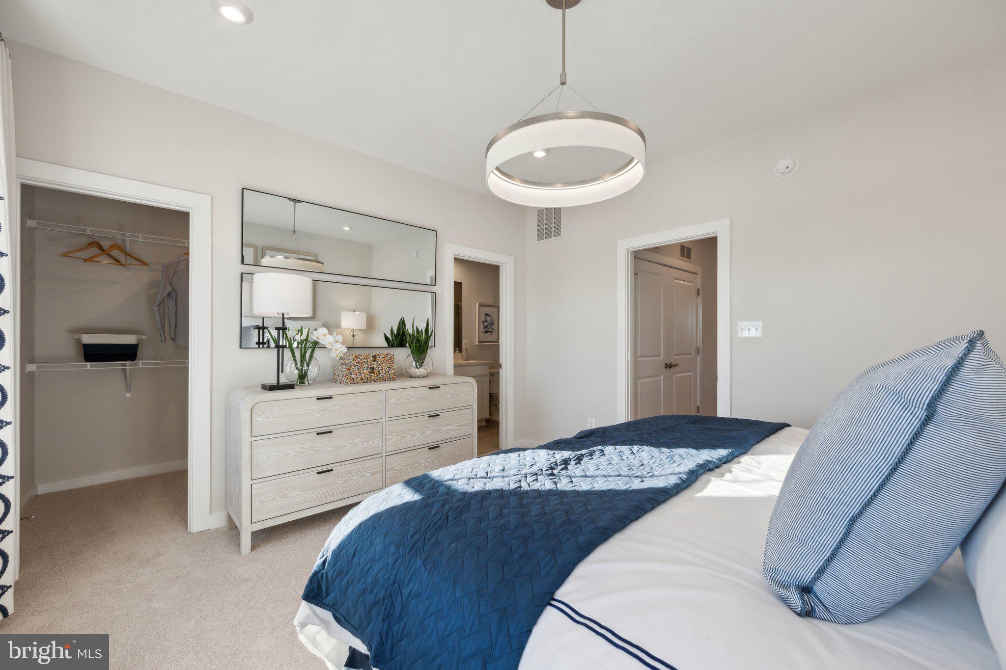 GATEWAY WEST - Residential