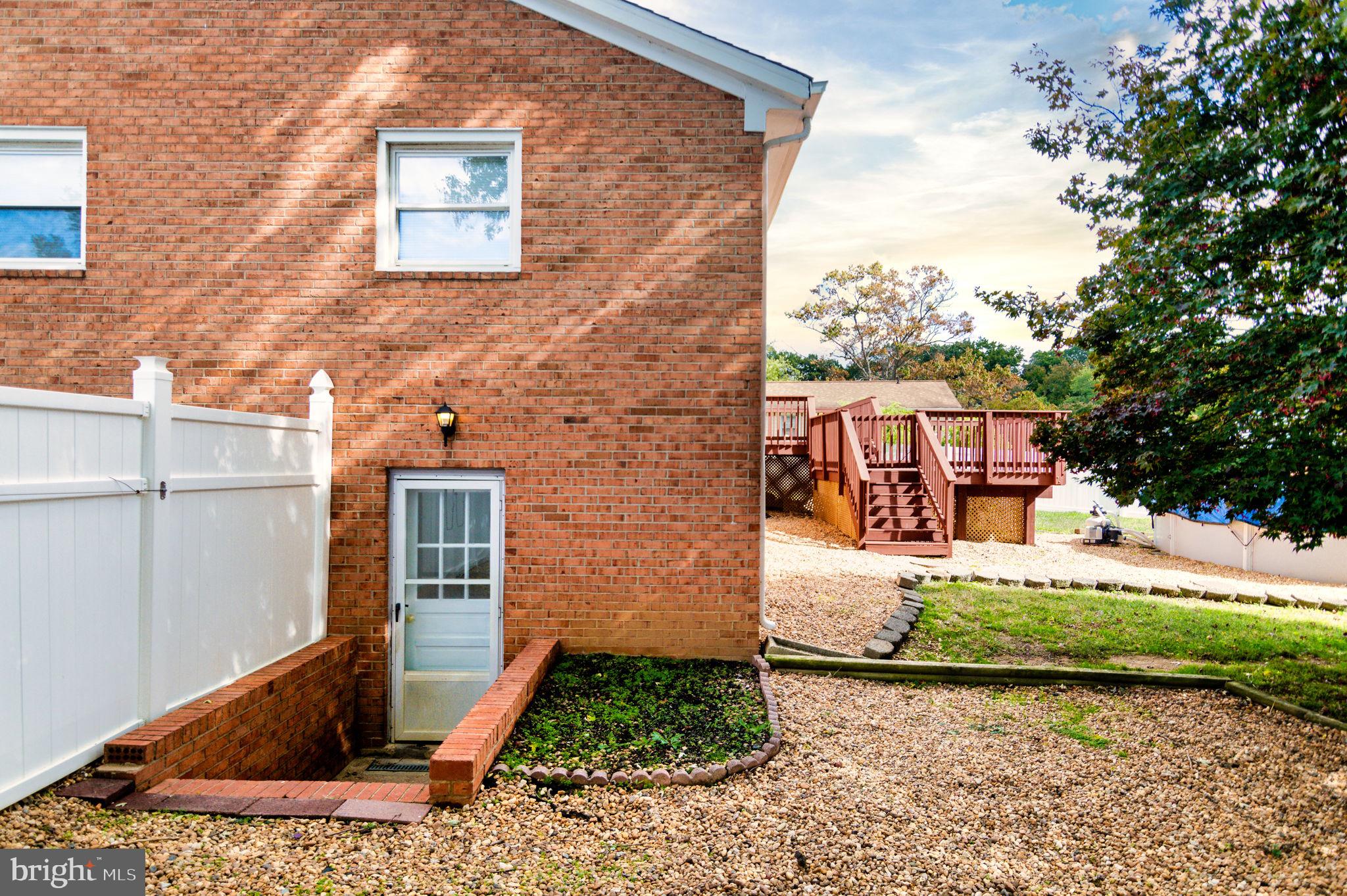 NORTH FERRY FARMS - Residential