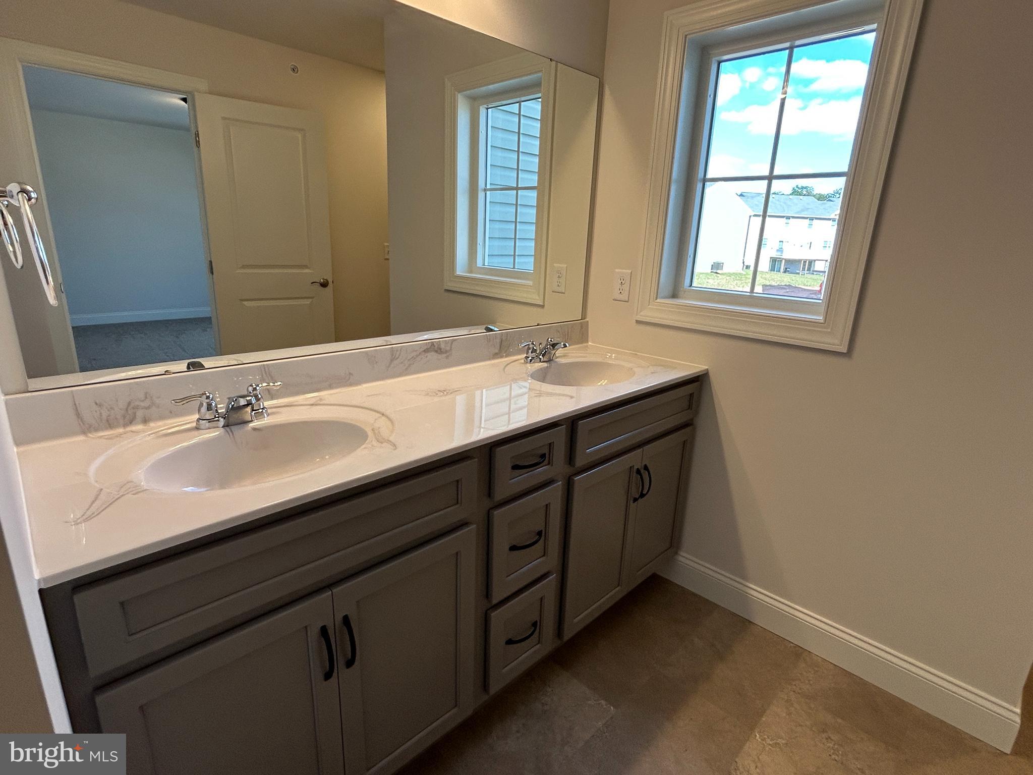 WOODLAND HILLS - Residential