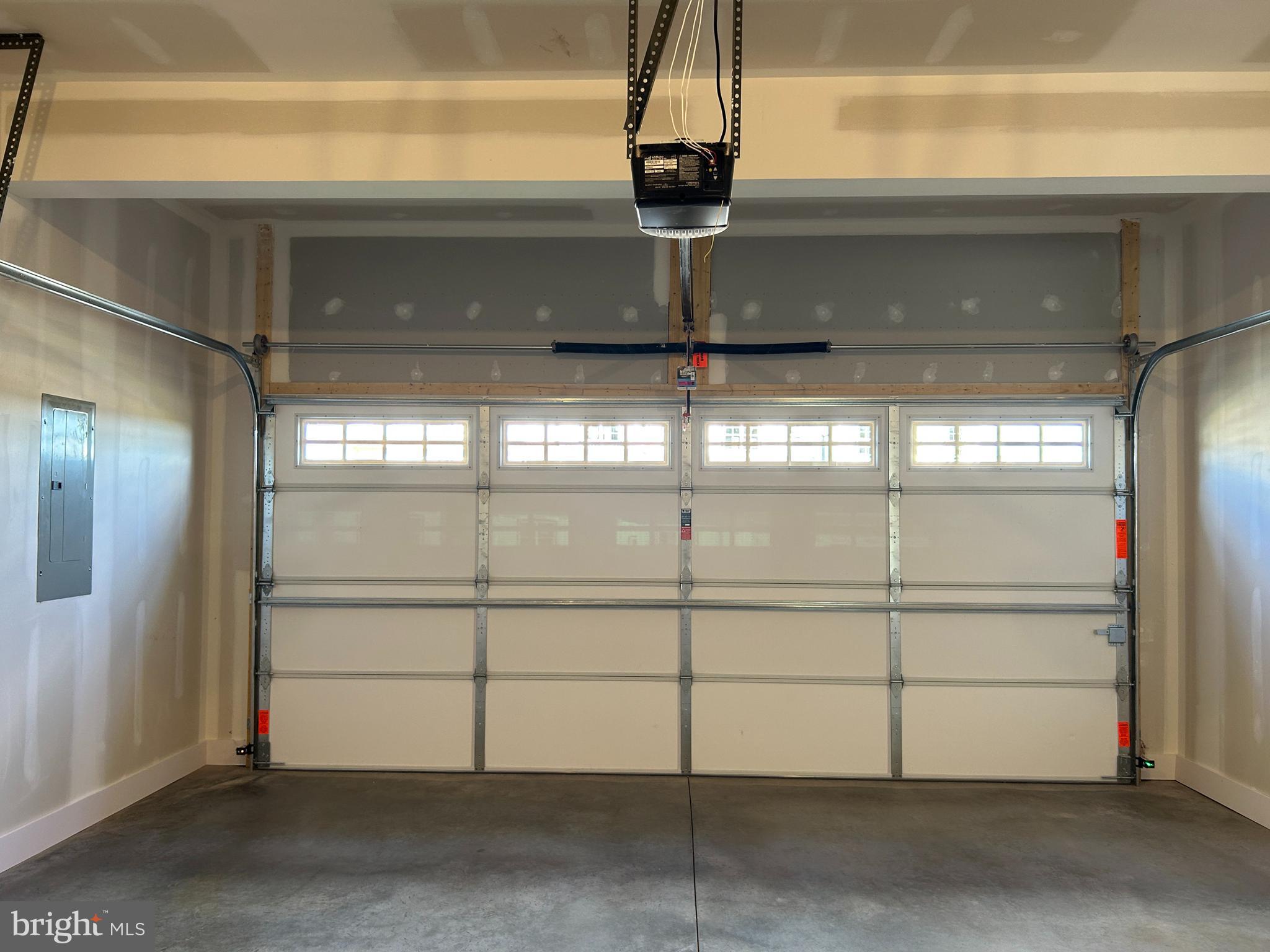 WOODLAND HILLS - Residential