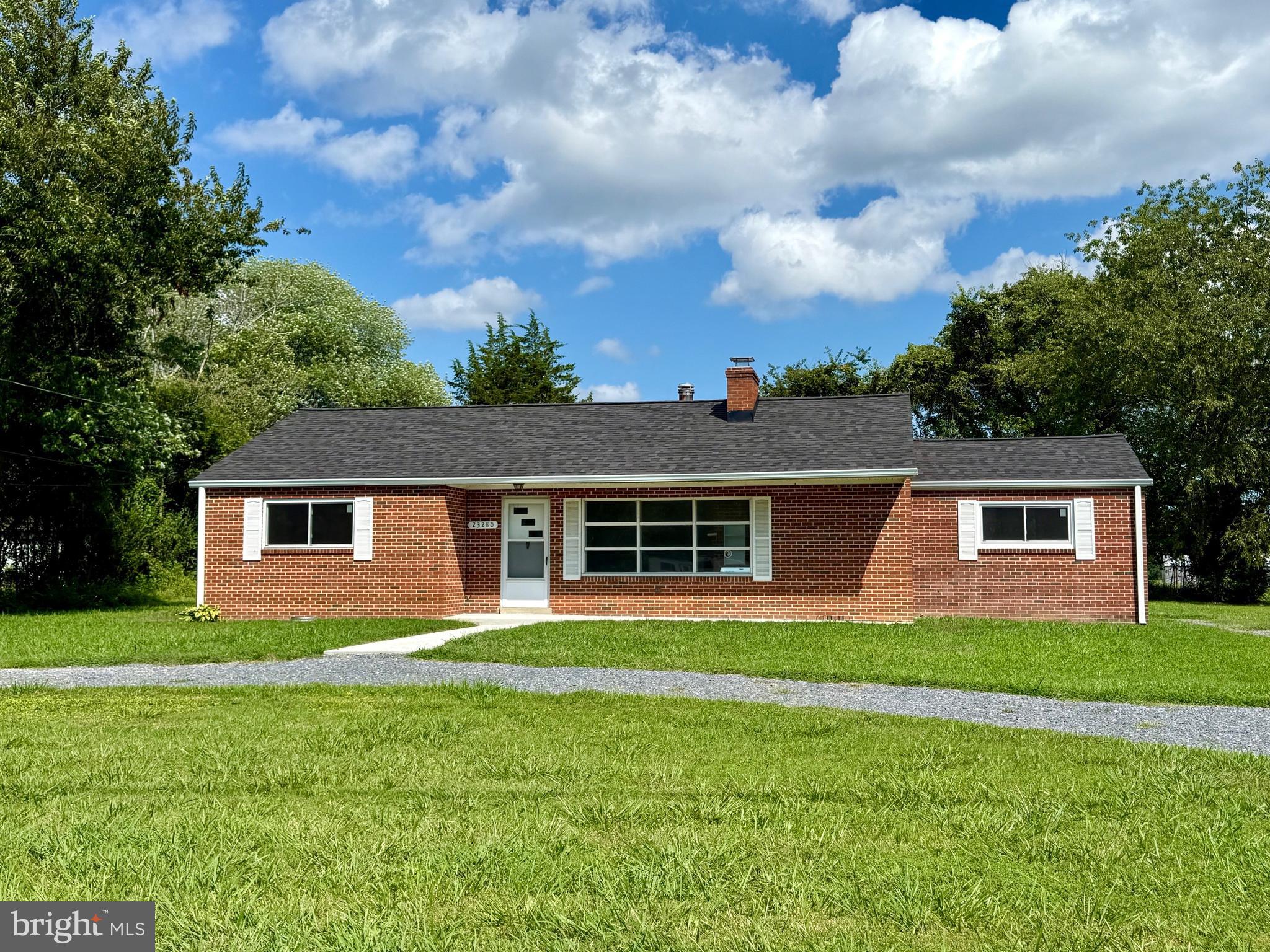 Charming Brick Home in Downtown Leonardtown!
All-brick 3BR, 1,400 sq ft home on a 1/2-acre lot with public water and sewer. Features new windows, roof, and gutters, plus a spacious living/dining combo and family room.
Walk to restaurants & shops—prime location in the heart of town! Estate sale. Subject to Orphan's court approval.