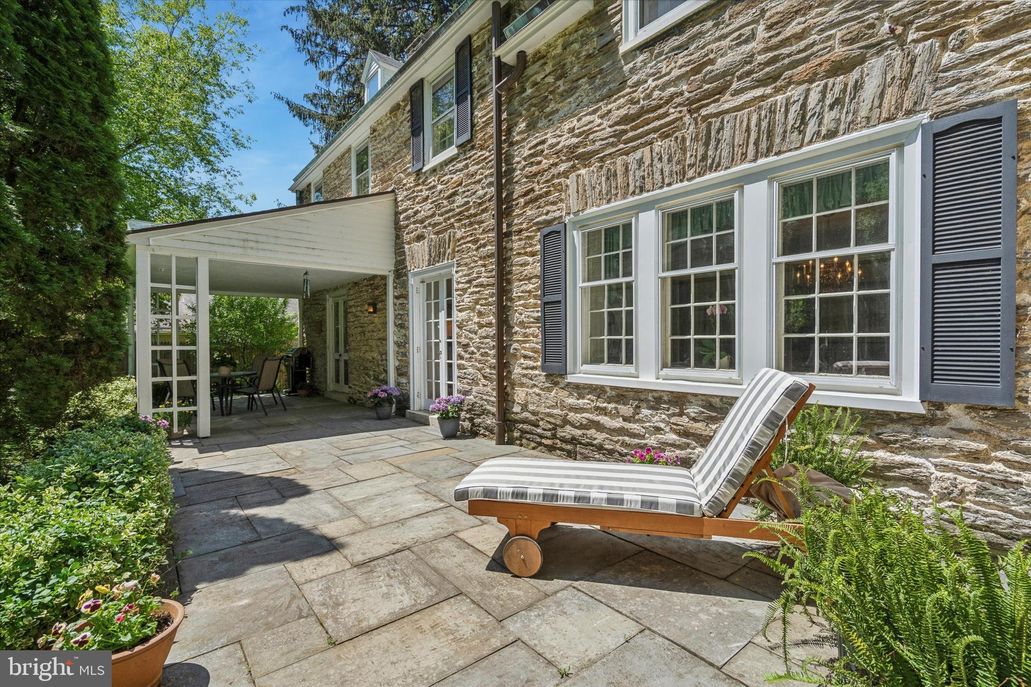 CHESTNUT HILL - Residential