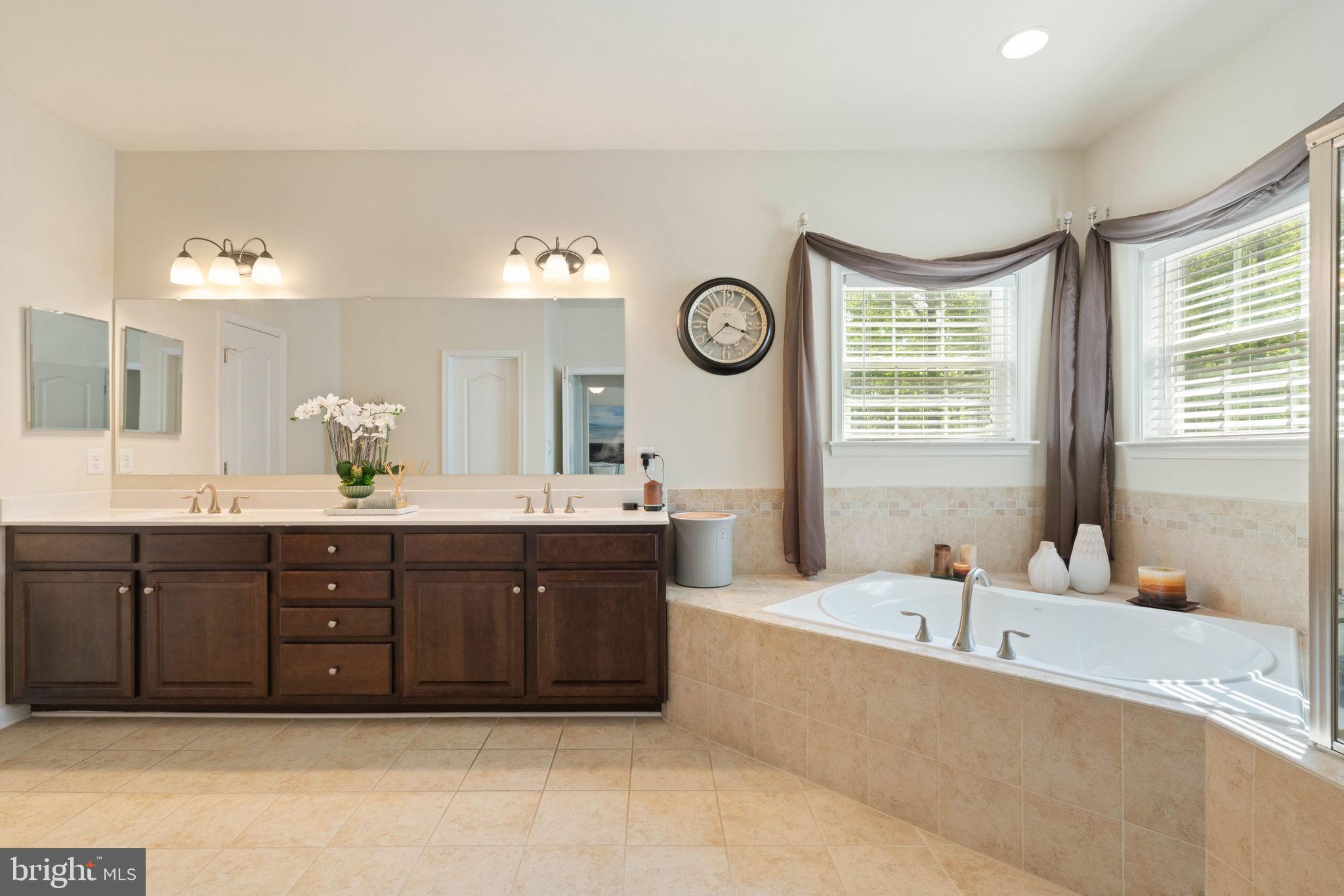 OAKLEY RESERVE - Residential