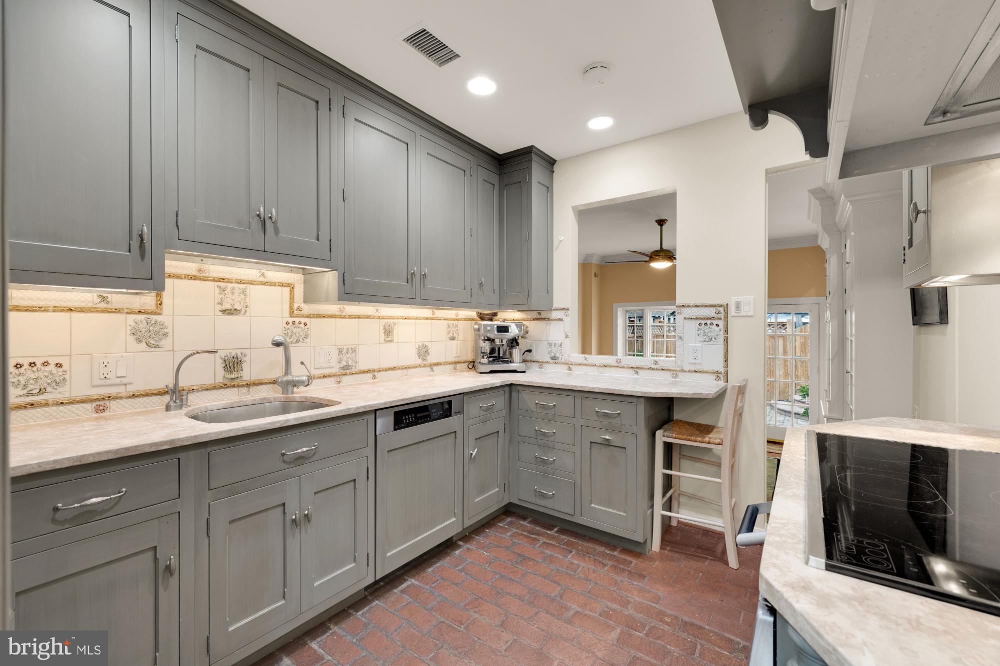 OLD TOWN ALEXANDRIA - Residential