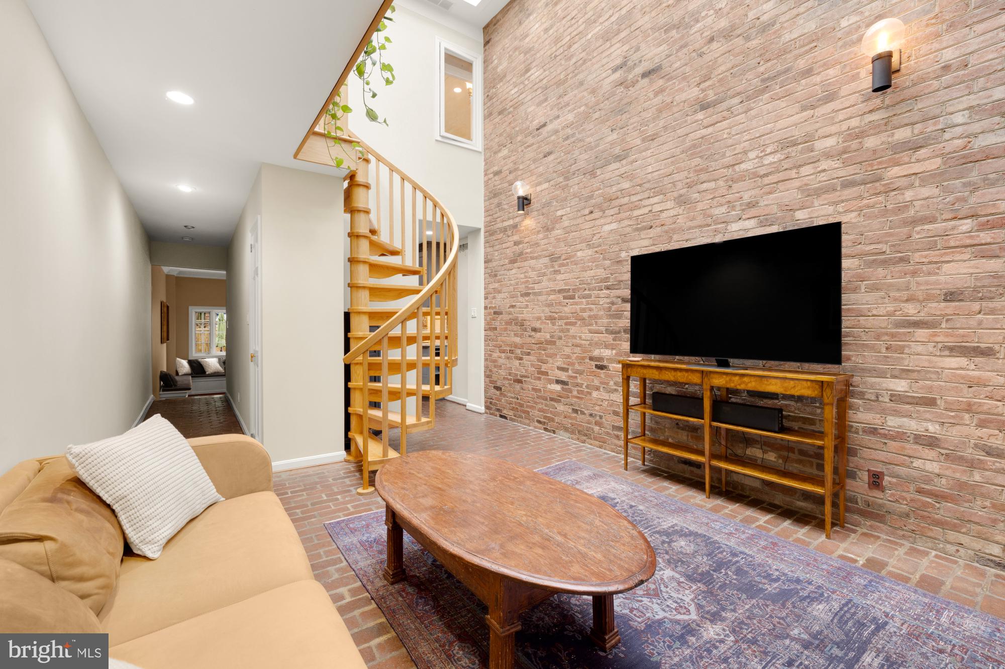 OLD TOWN ALEXANDRIA - Residential