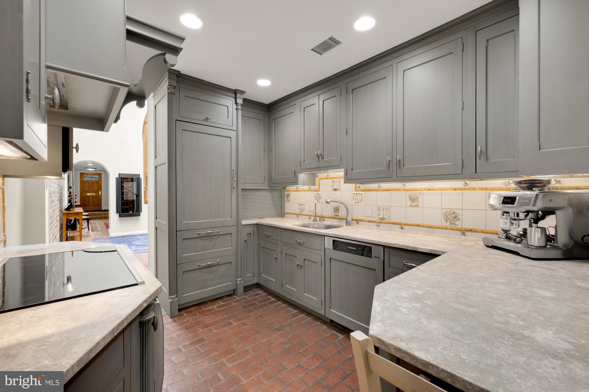 OLD TOWN ALEXANDRIA - Residential