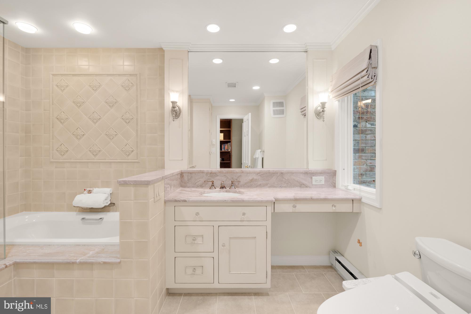 OLD TOWN ALEXANDRIA - Residential