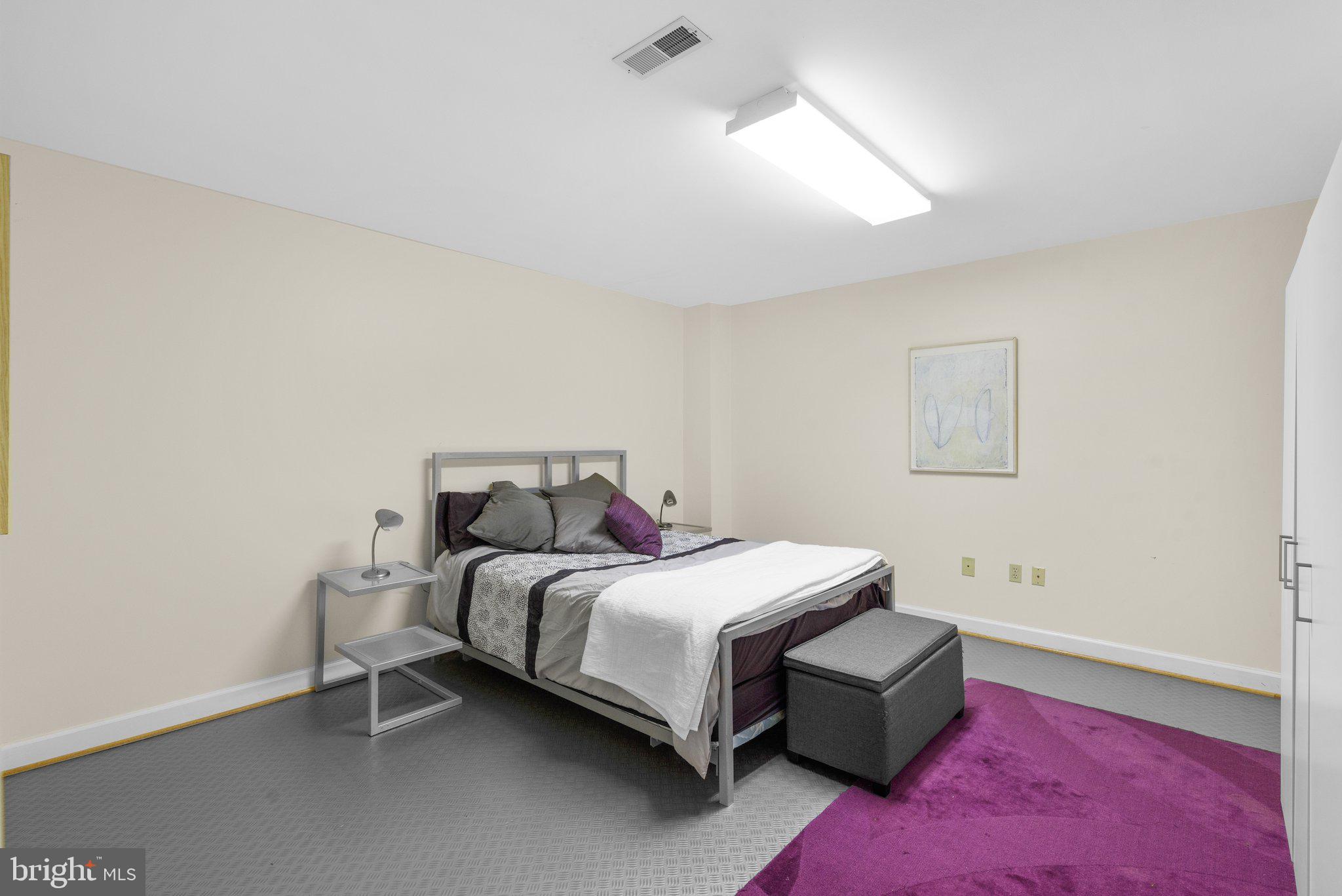 WOODSIDE - Residential