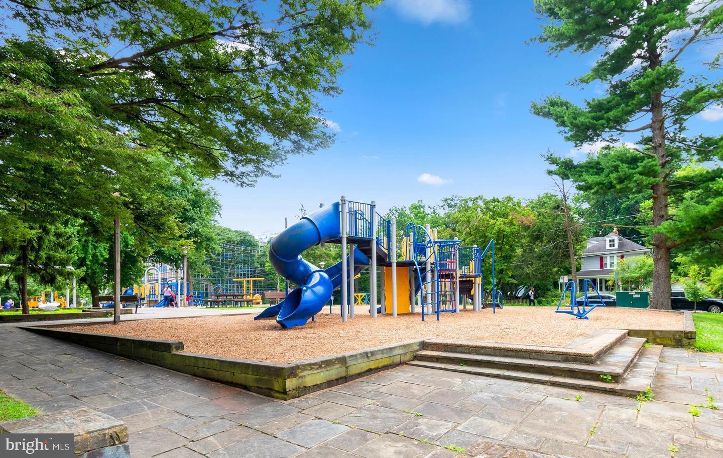 WOODSIDE - Residential