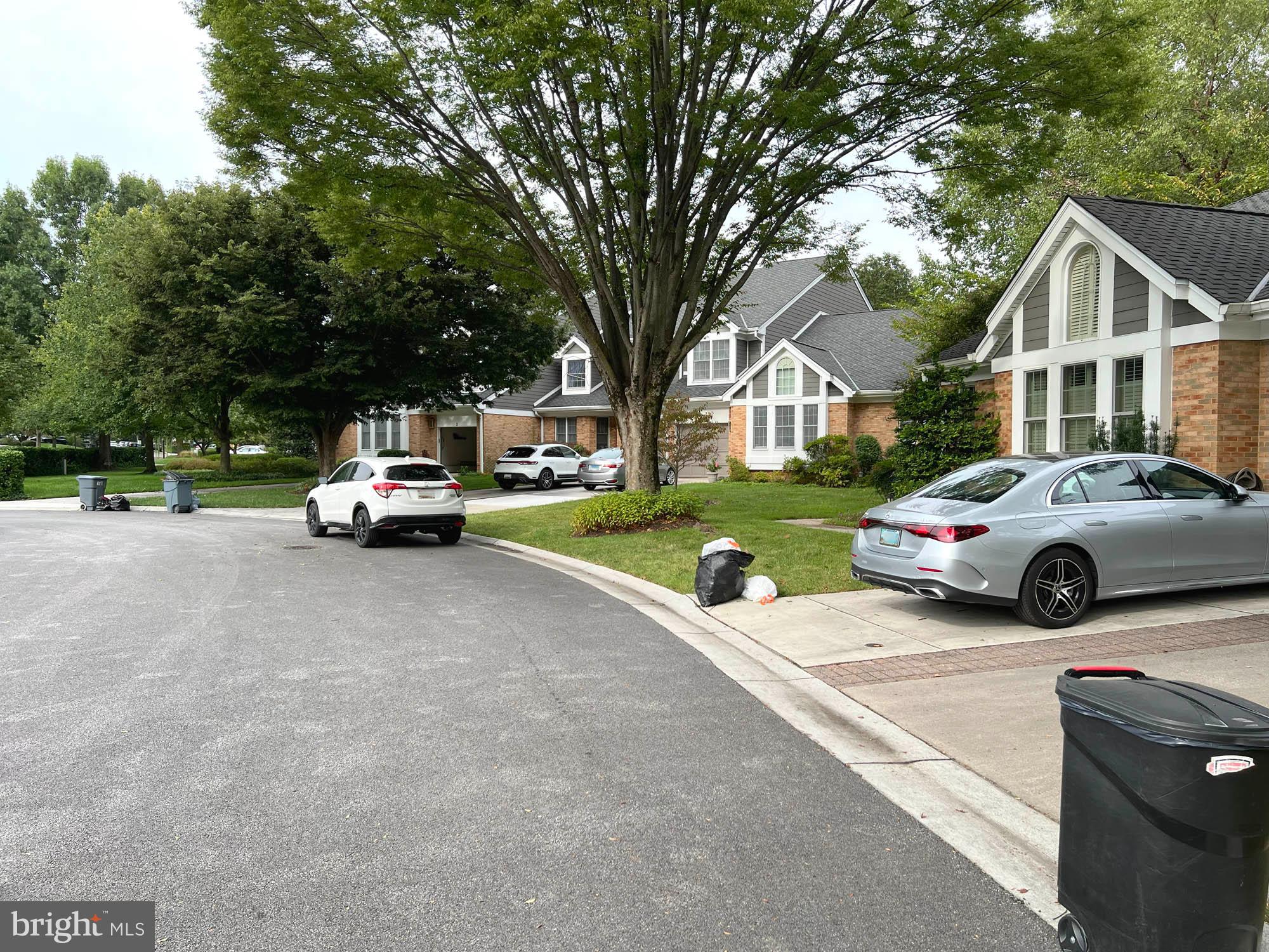 12 RIVER OAKS CIRCLE