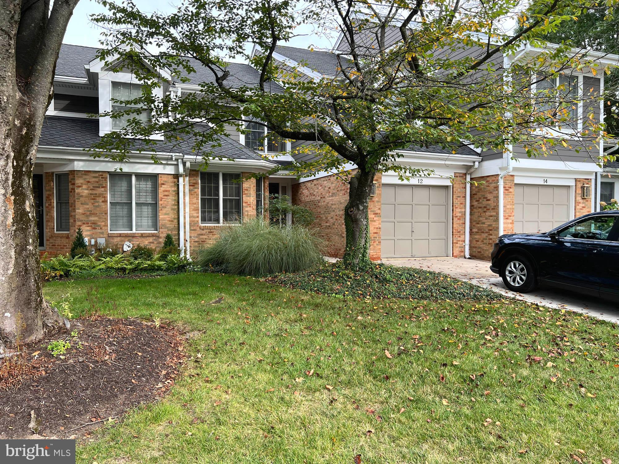 12 RIVER OAKS CIRCLE