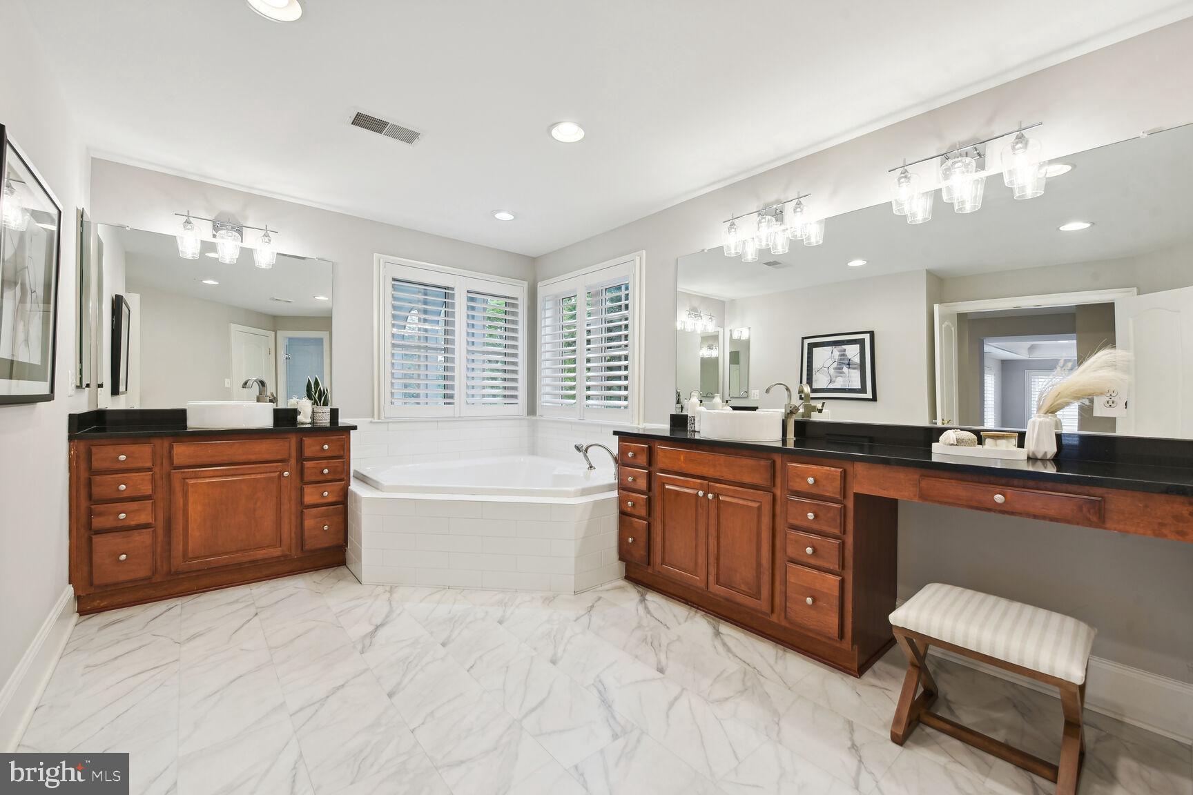 BROADLANDS SOUTH - Residential