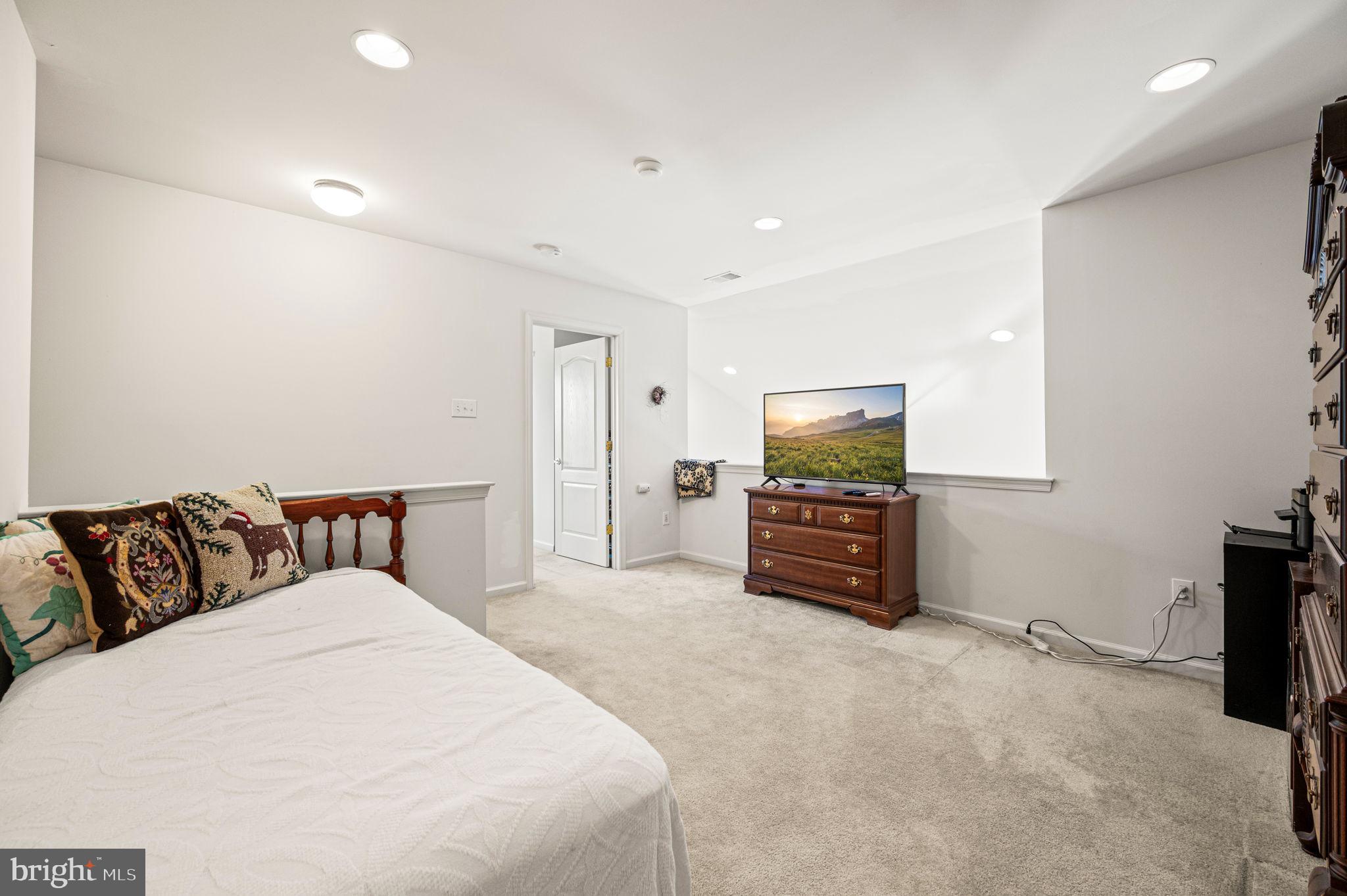 VILLAGES AT HILLVIEW - Residential