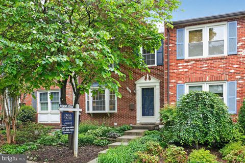 Photo of 307 Gundry Drive, FALLS CHURCH, VA 22046 (MLS # VAFA2003866)