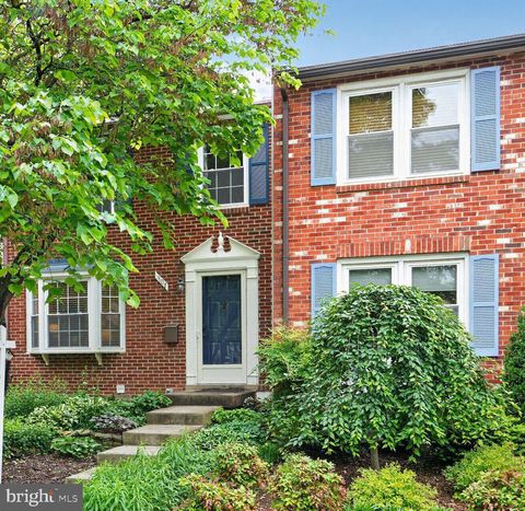 Photo of 307 Gundry Drive, FALLS CHURCH, VA 22046 (MLS # VAFA2003866)