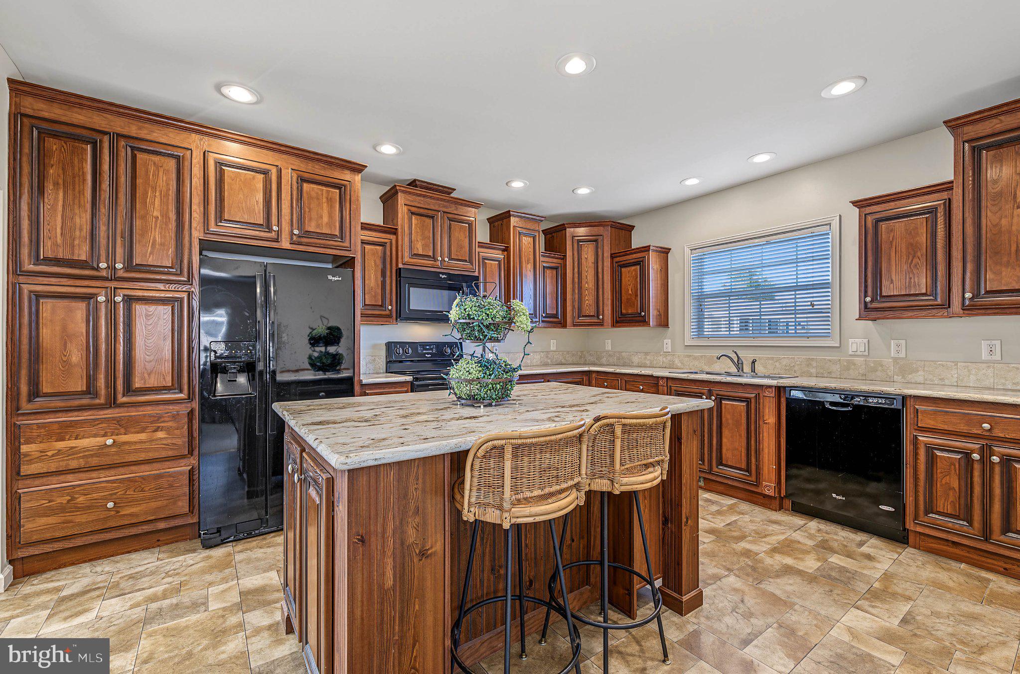 76 PINETREE LANE