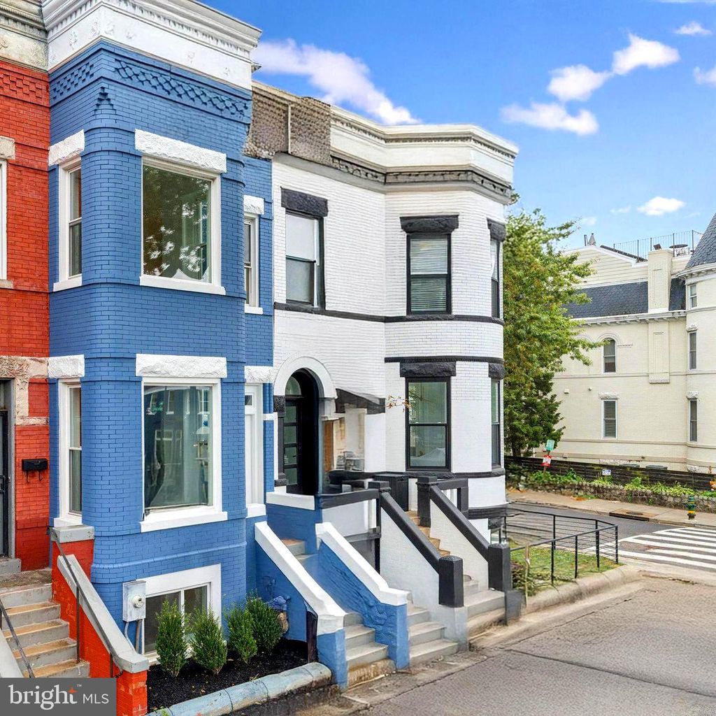 Photo of 1827 North Capitol Street NE, WASHINGTON, DC 20002 (MLS # DCDC2215550)