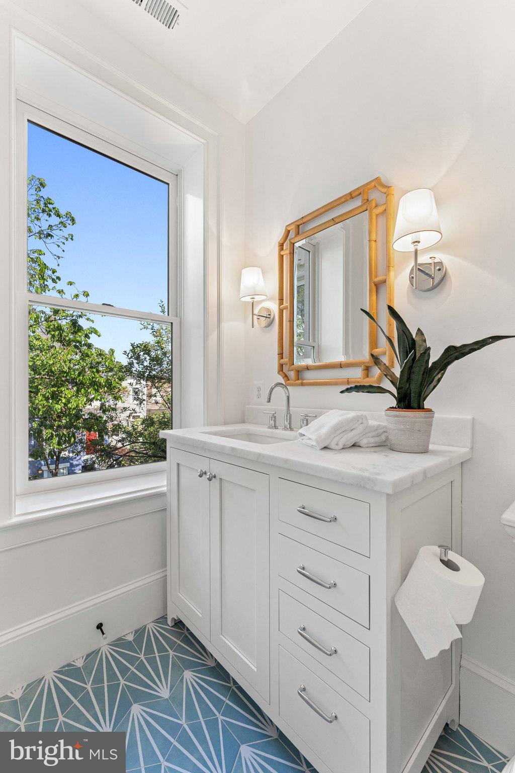 CAPITOL HILL - Residential
