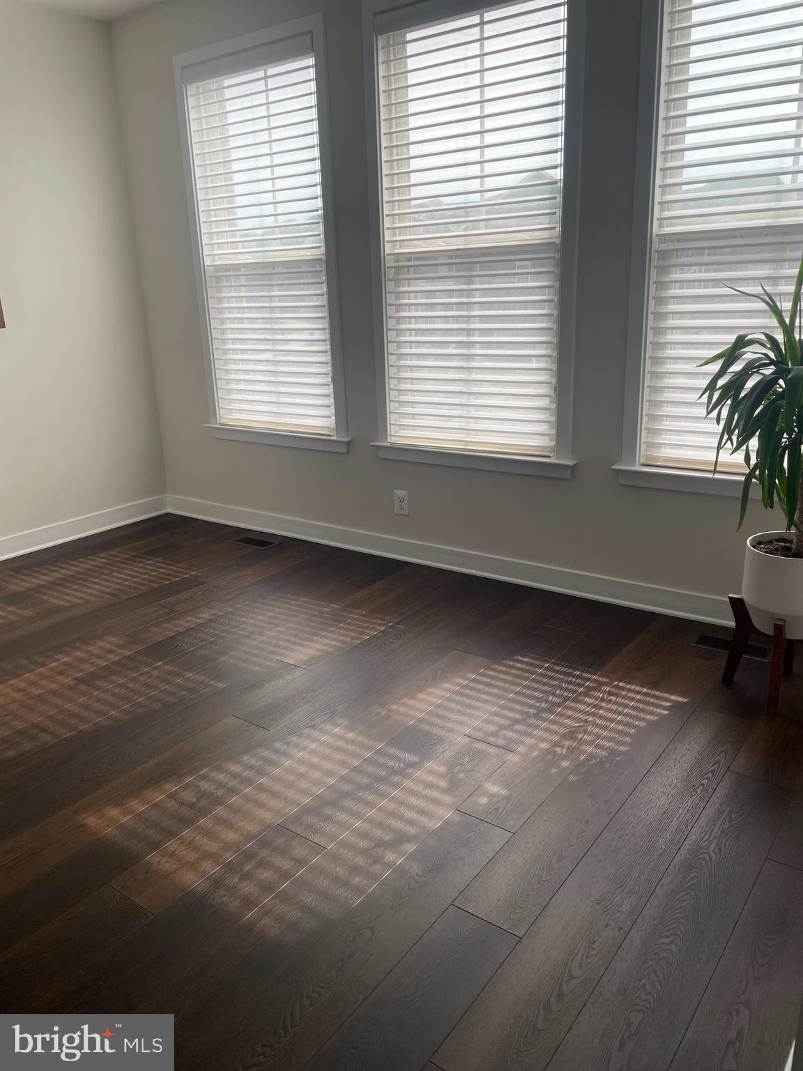 LANDSDALE - Residential Lease